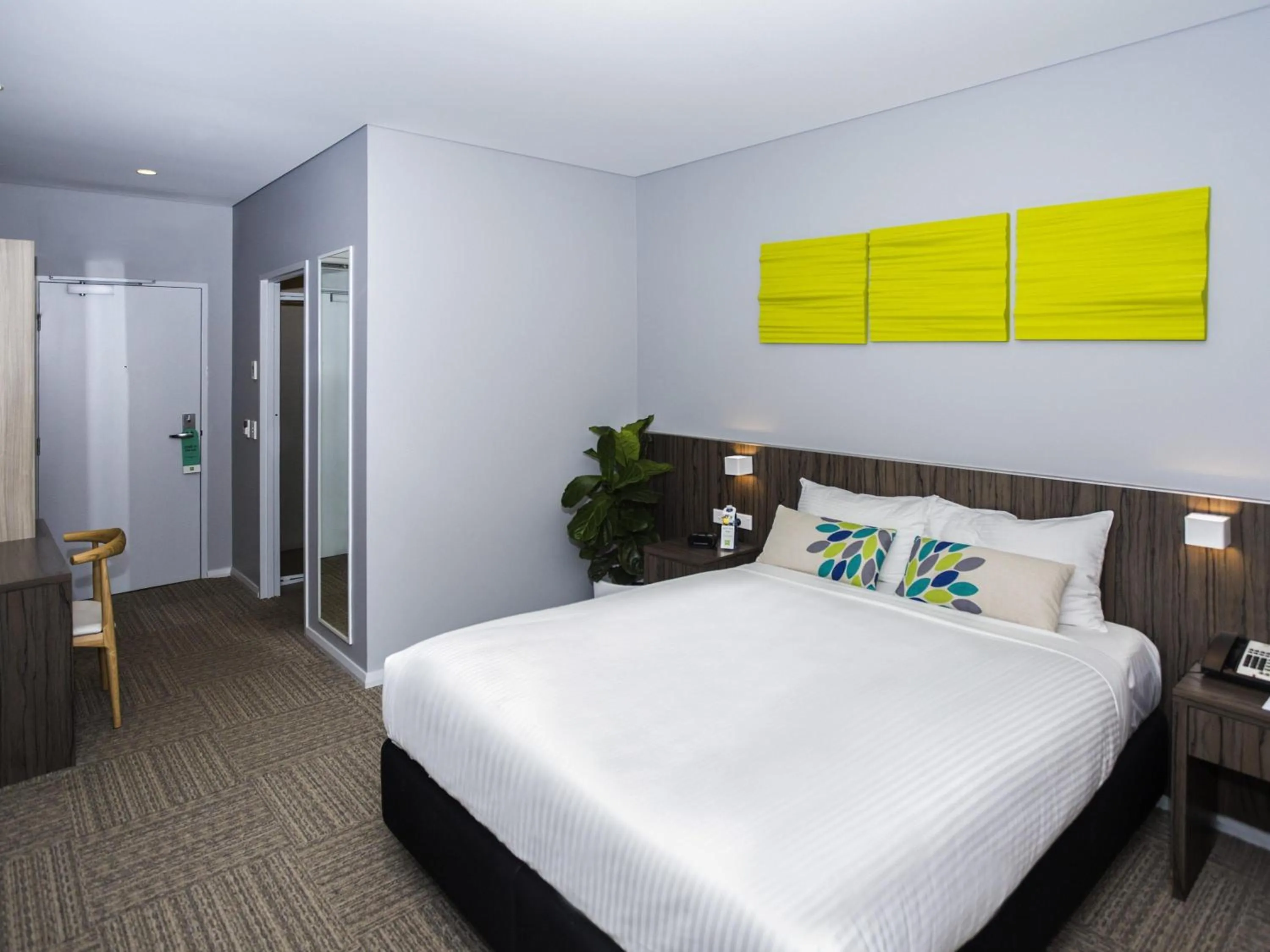 Bedroom, Bed in Ibis Styles The Entrance