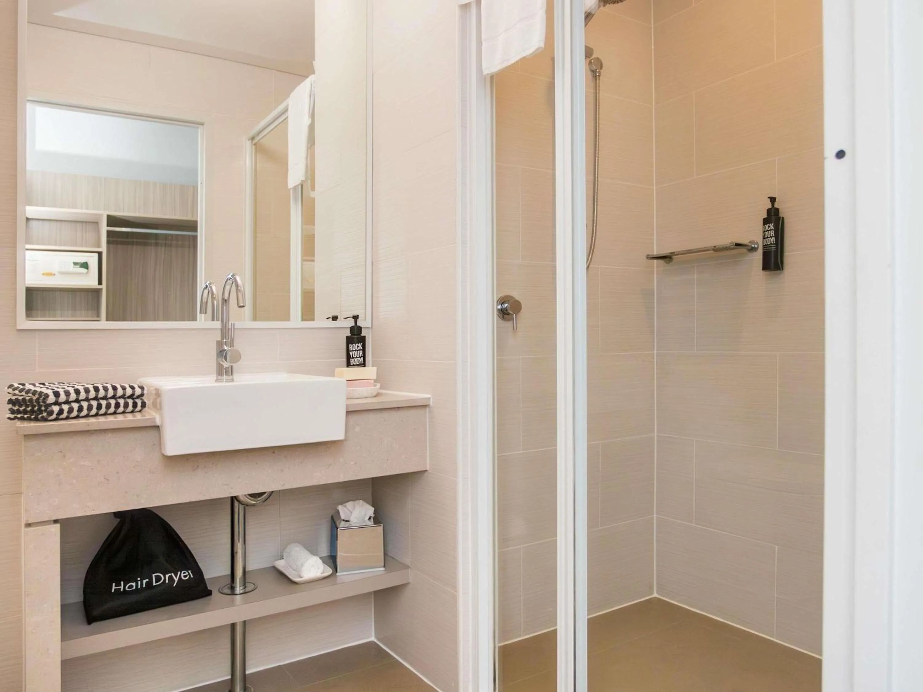 Bedroom in Ibis Styles The Entrance