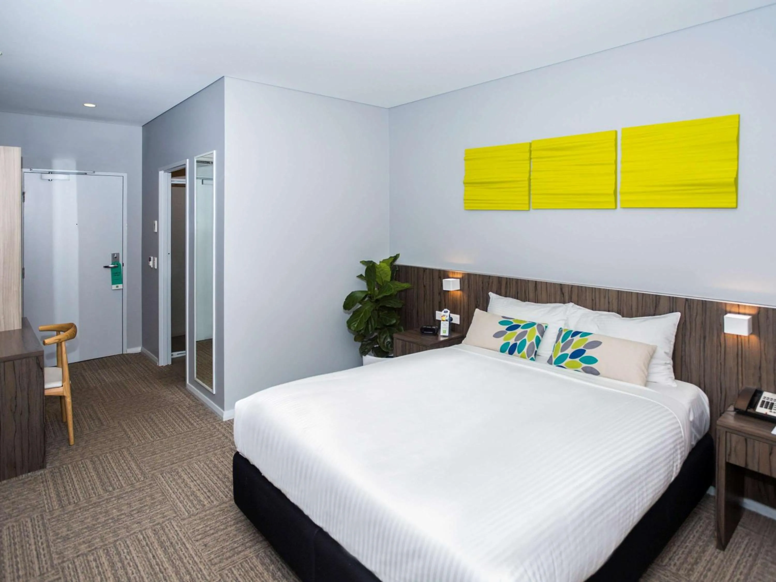 Photo of the whole room, Bed in Ibis Styles The Entrance