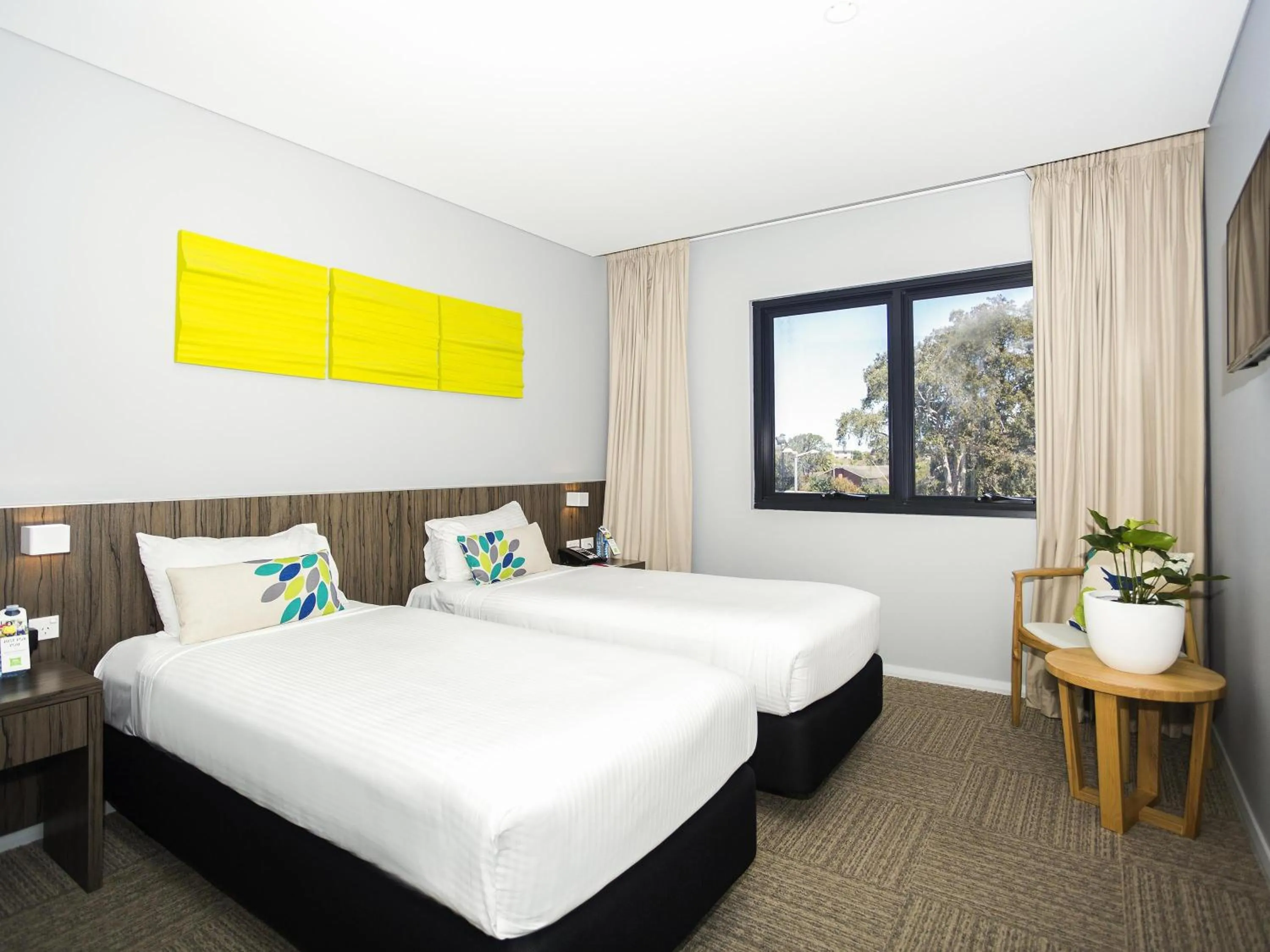 Bedroom, Bed in Ibis Styles The Entrance