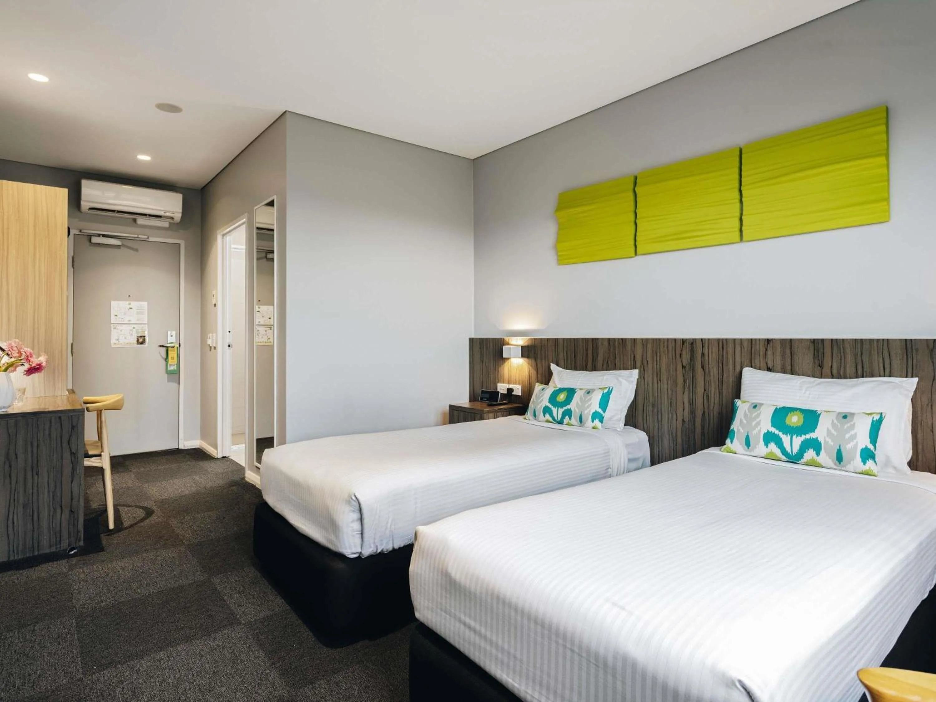 Bedroom, Bed in Ibis Styles The Entrance