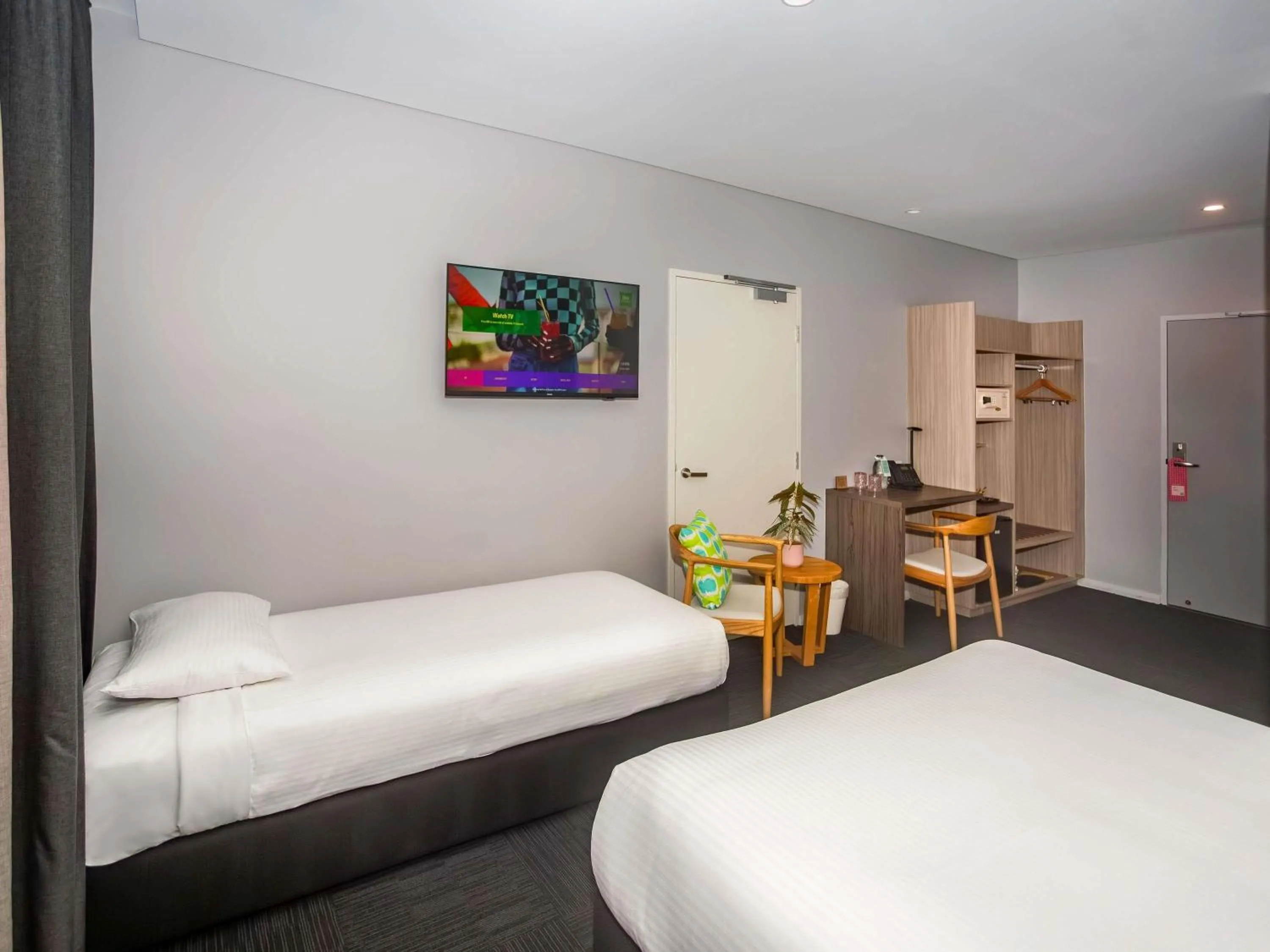 Bedroom, Bed in Ibis Styles The Entrance