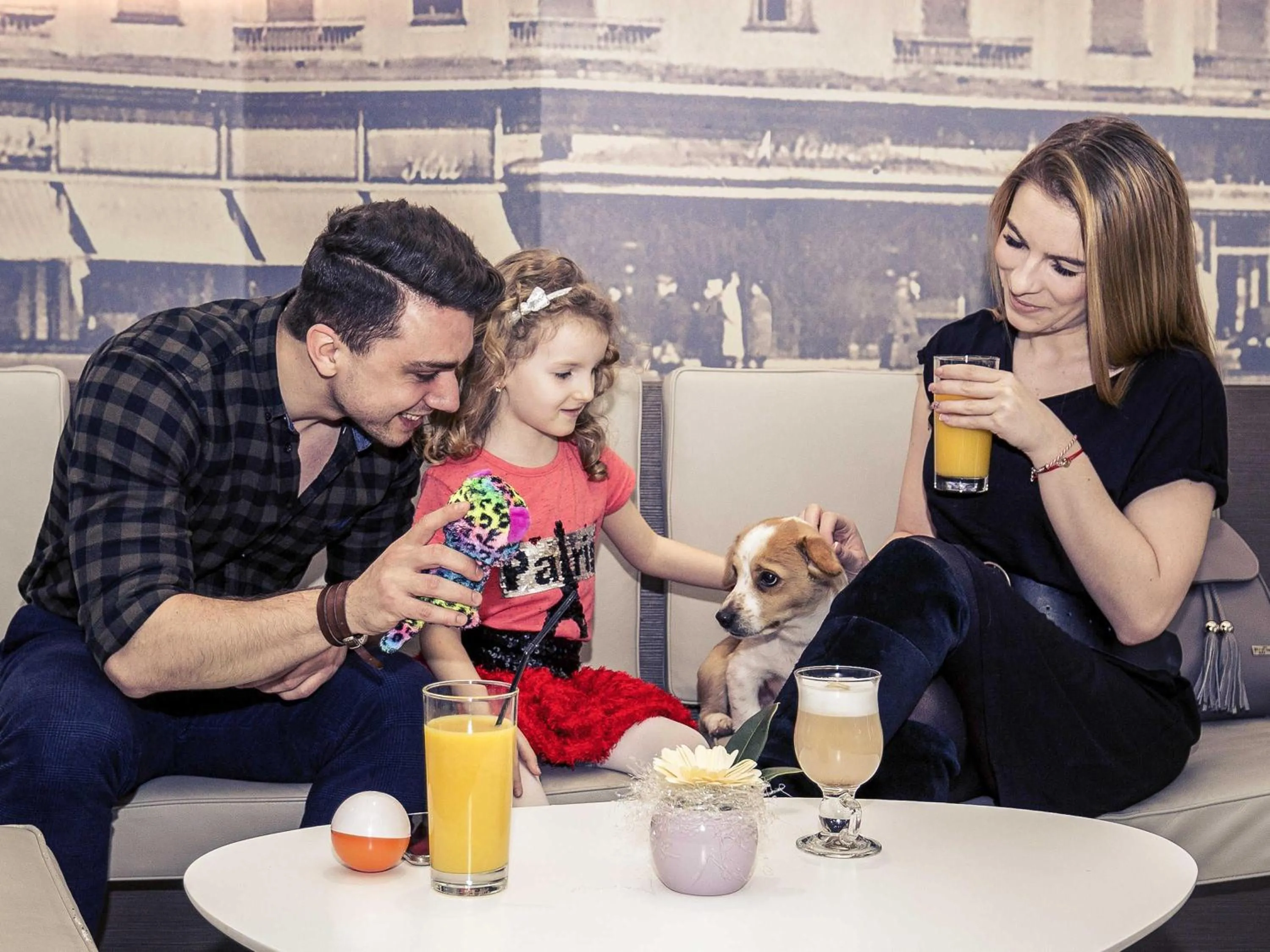 Lounge or bar in Mercure Bucharest City Center