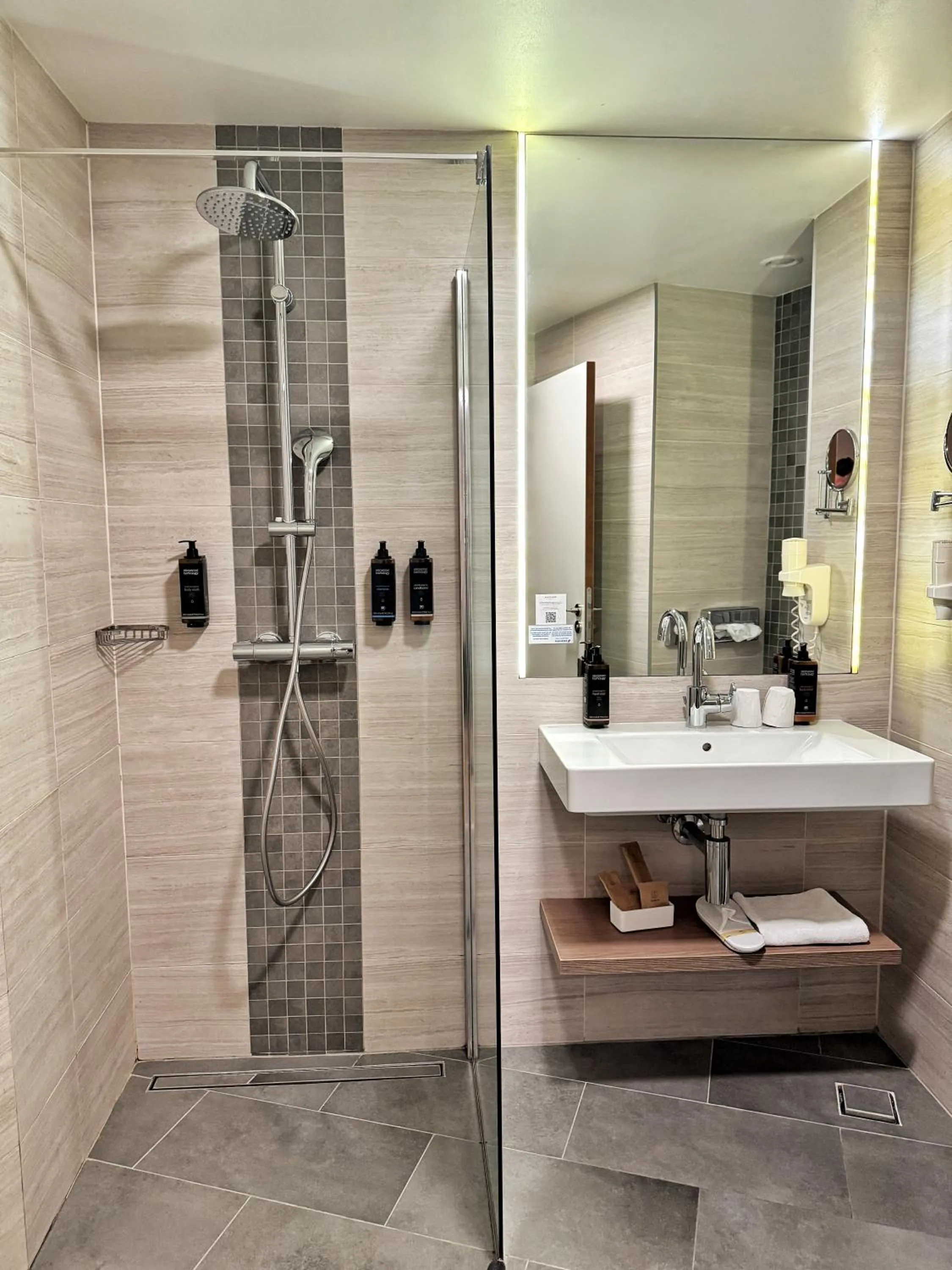 Shower in Mercure Bucharest City Center