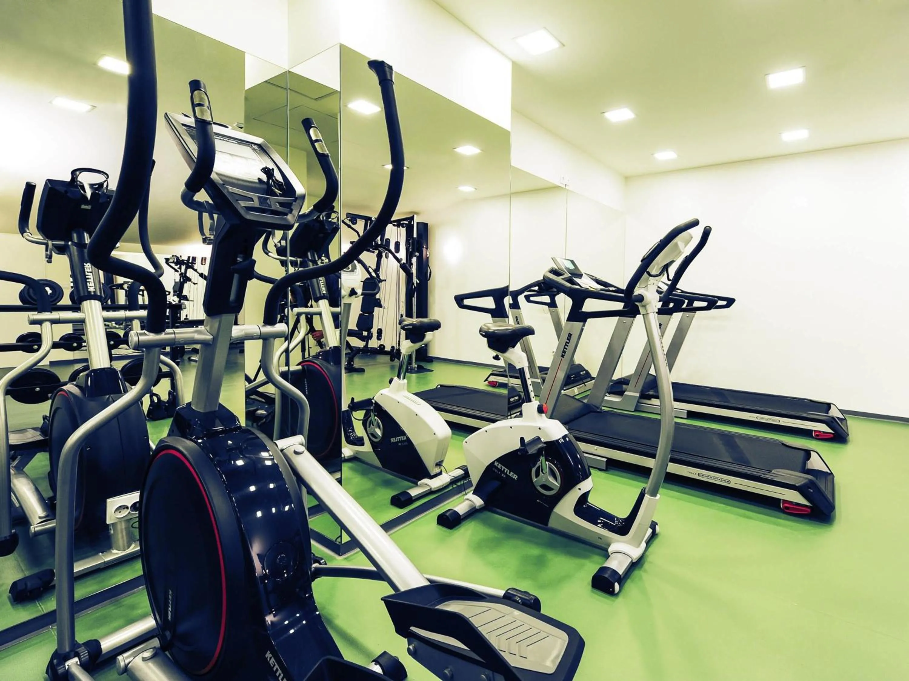 Fitness centre/facilities in Mercure Bucharest City Center