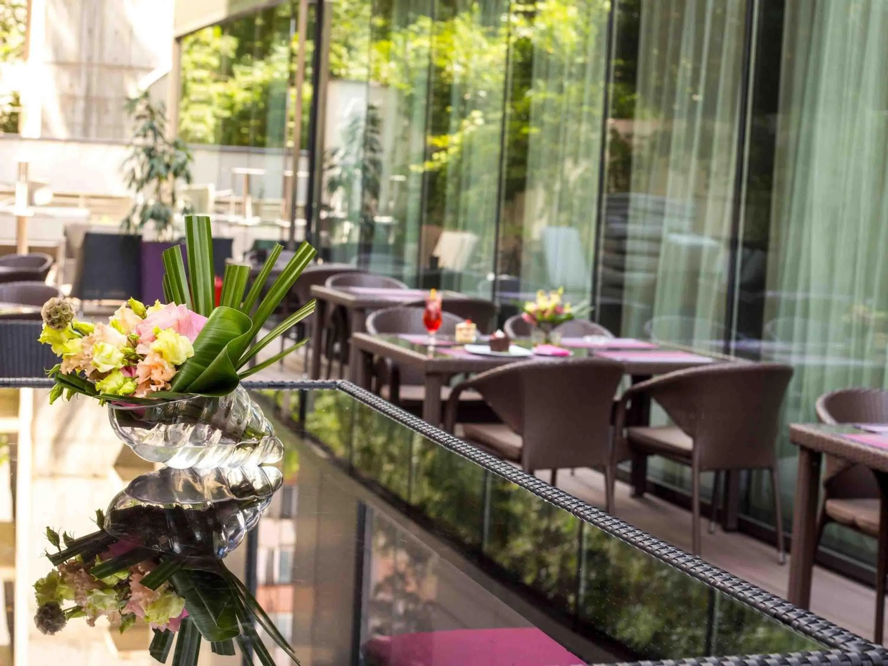 Lounge or bar in Mercure Bucharest City Center