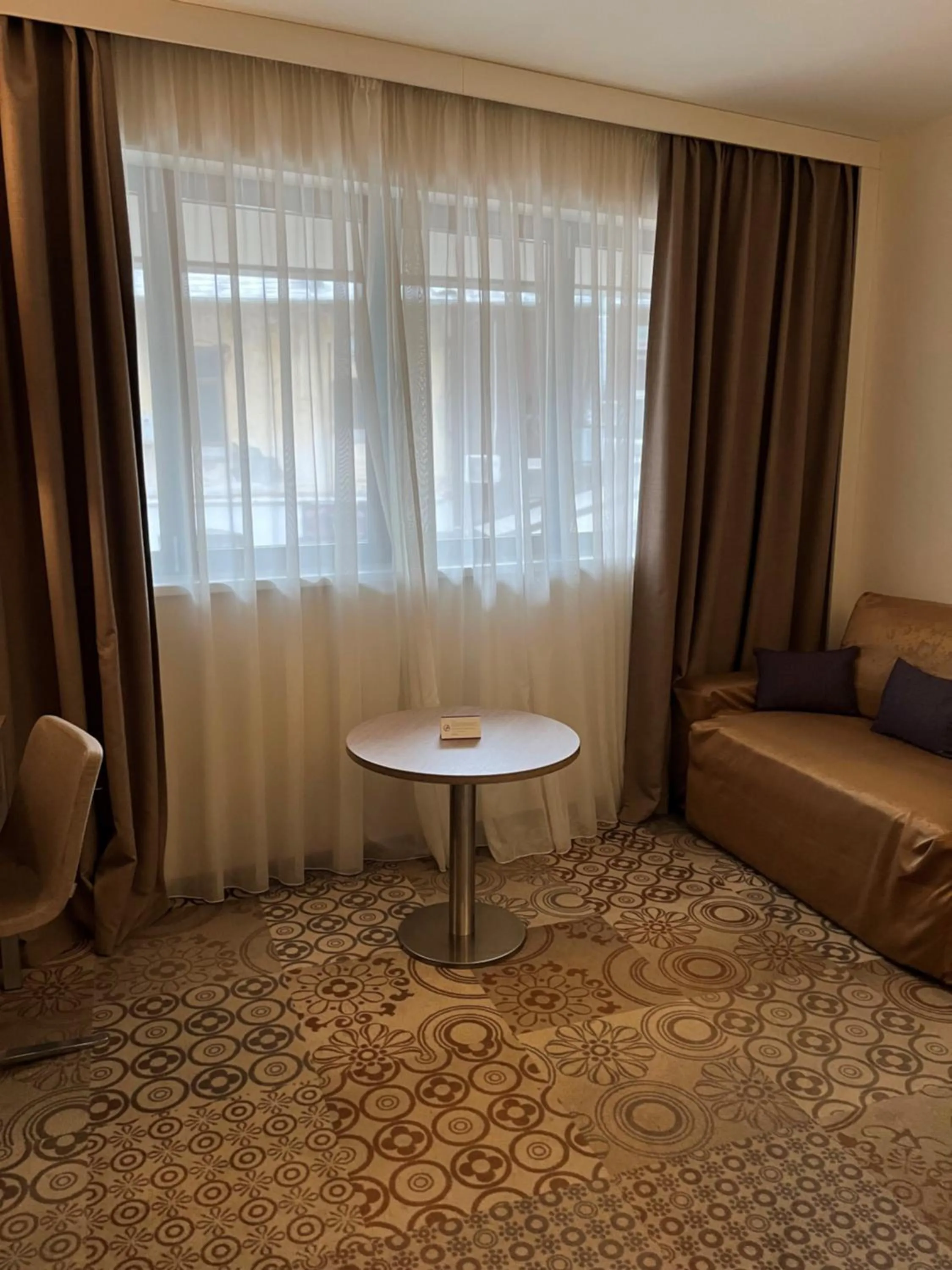 Seating area in Mercure Bucharest City Center