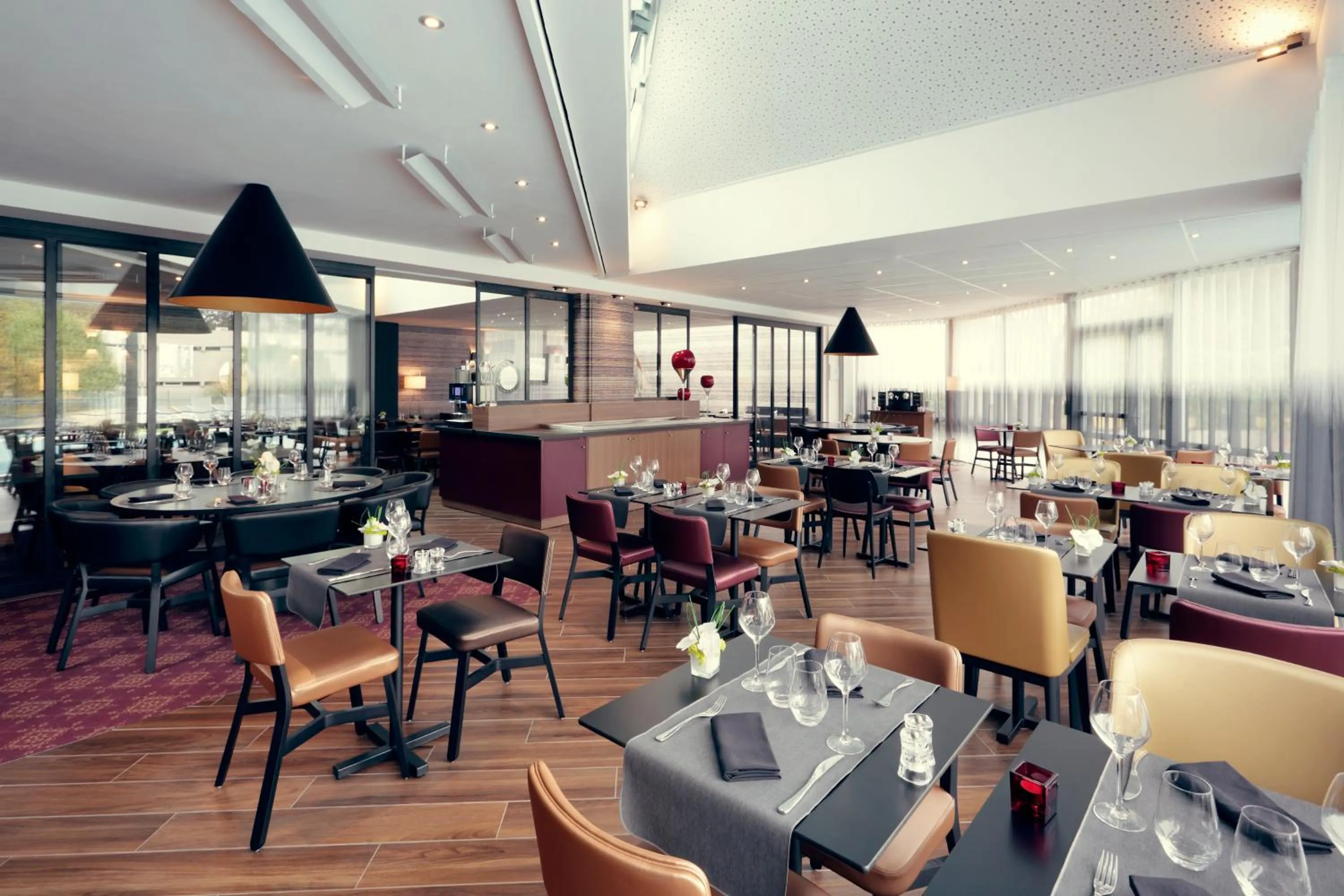 Restaurant/places to eat in Mercure Orange Centre A7/A9