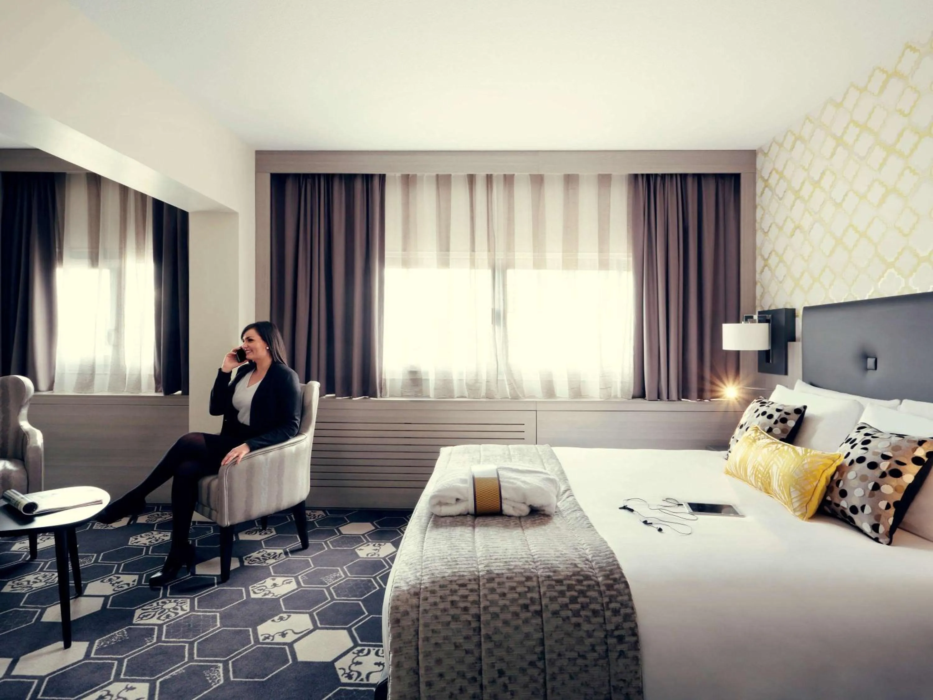 Photo of the whole room, Bed in Mercure Orange Centre A7/A9