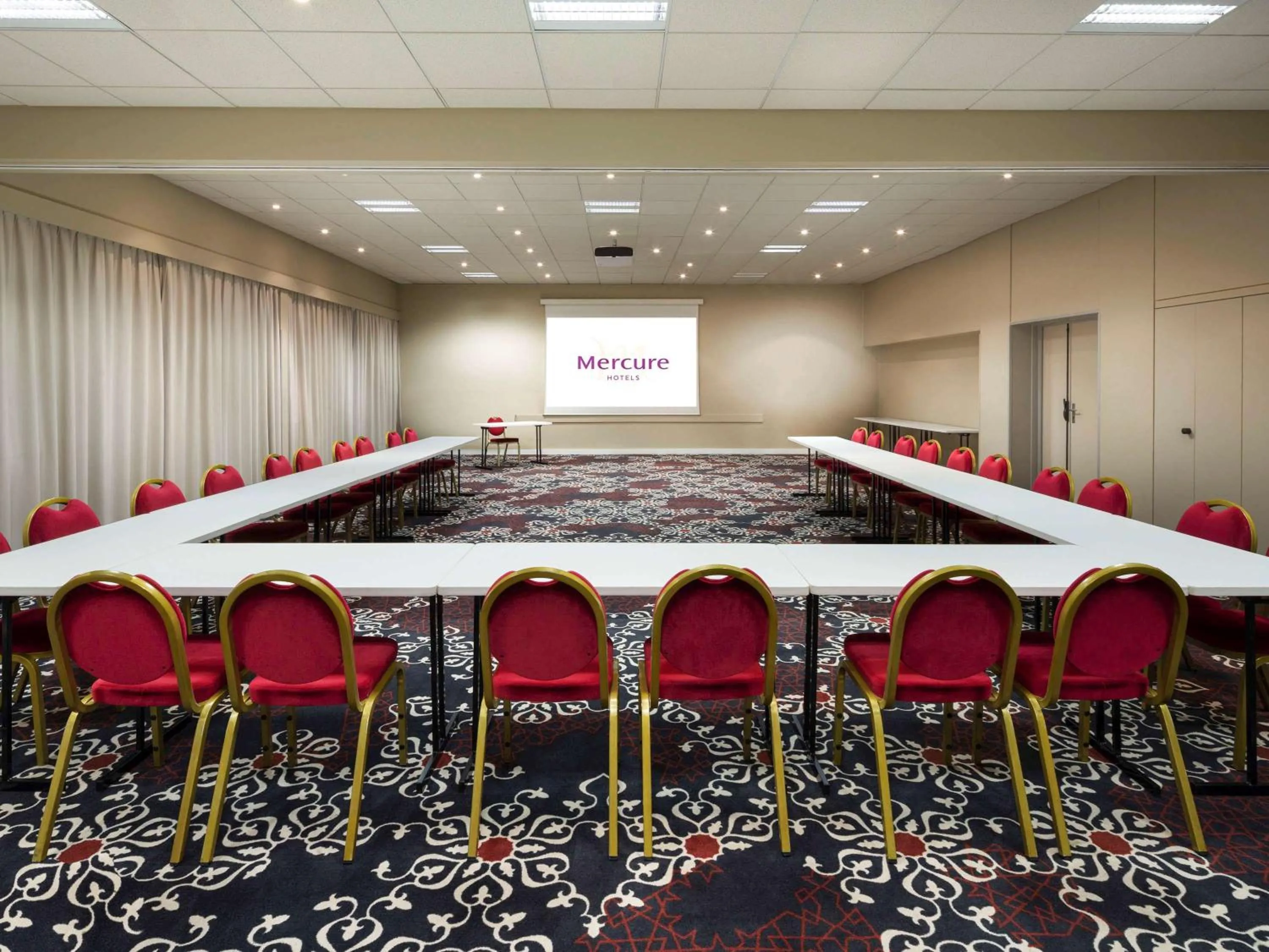 On site in Mercure Orange Centre A7/A9