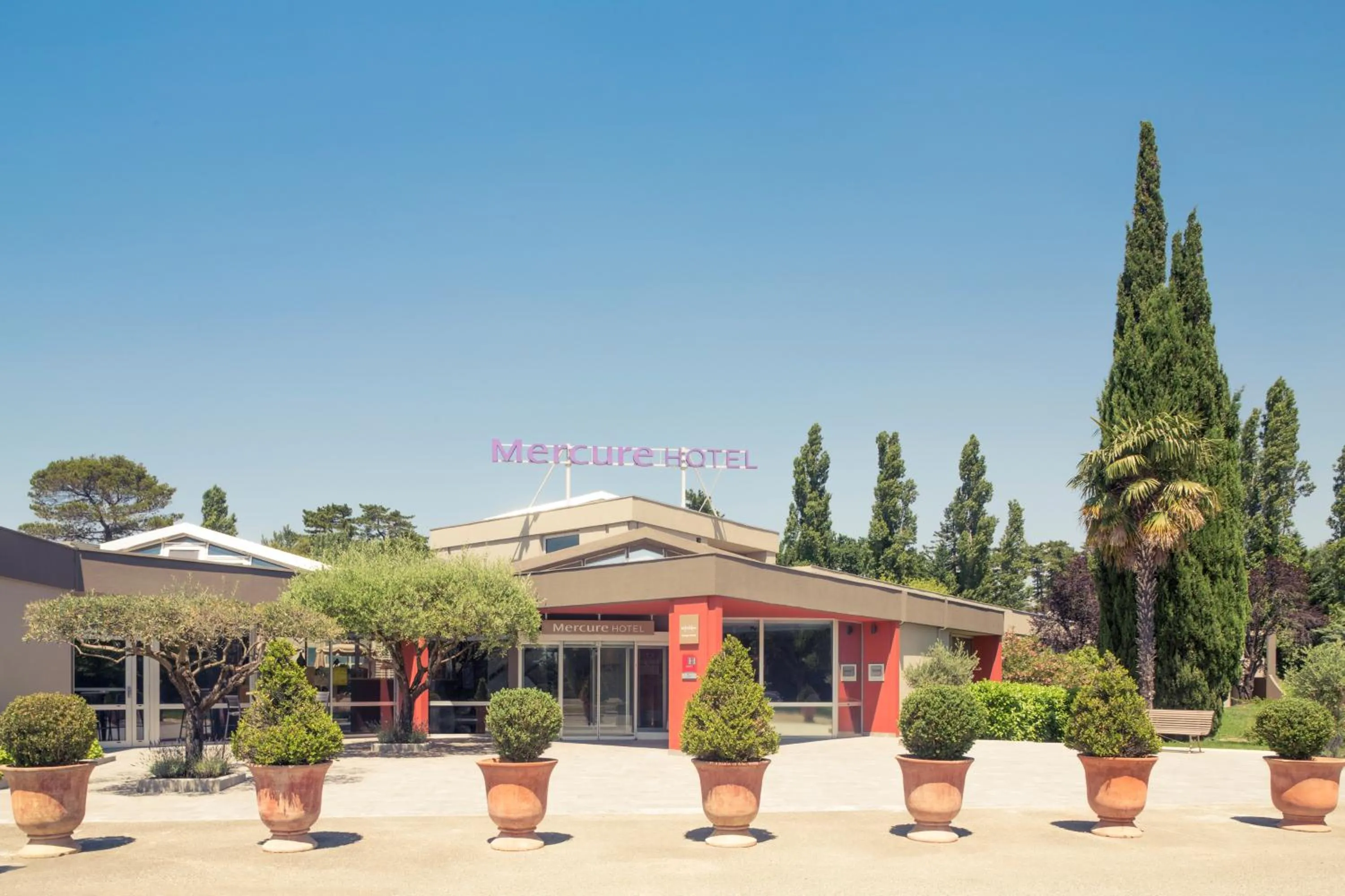 Facade/entrance in Mercure Orange Centre A7/A9