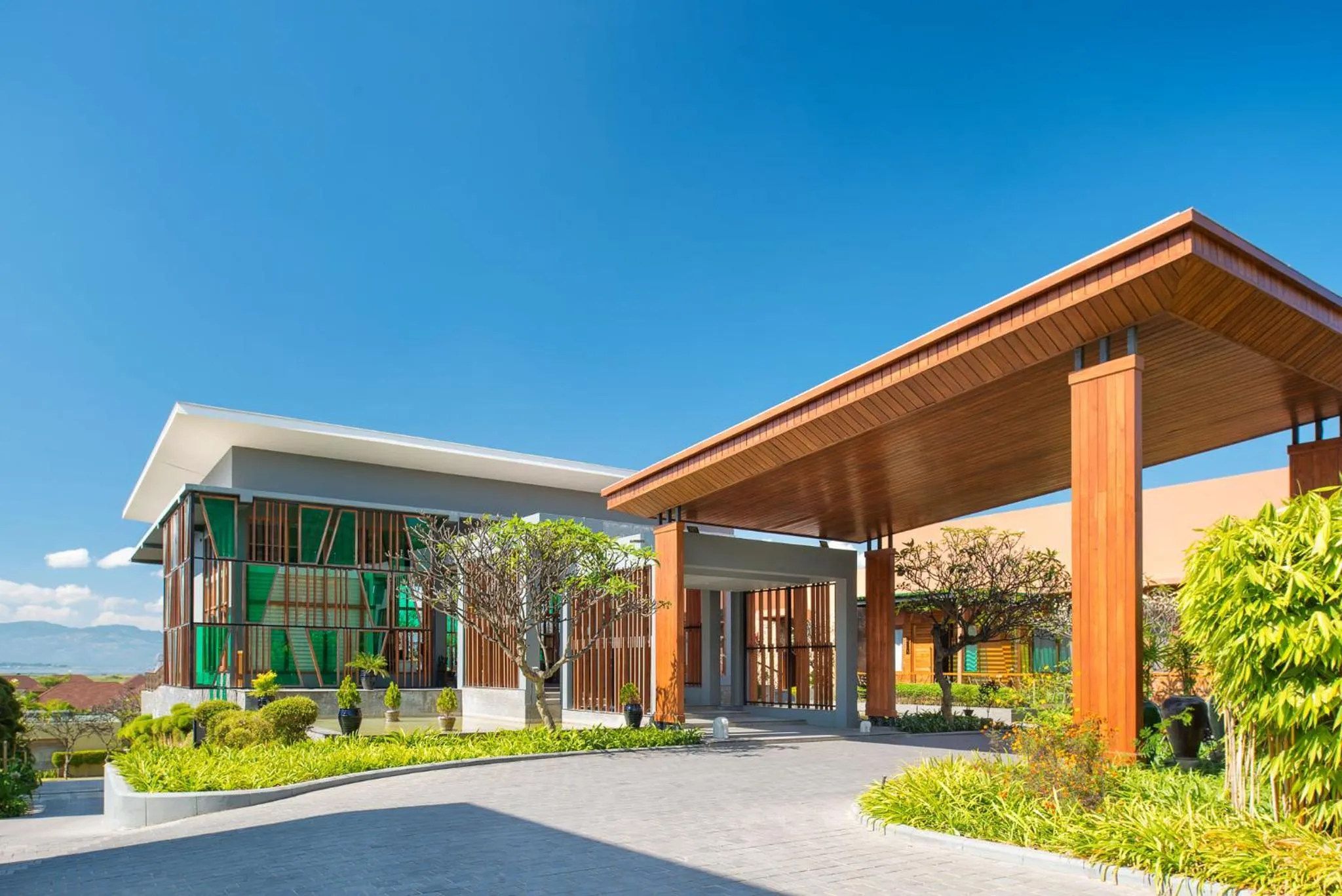 Facade/entrance in Novotel Inle Lake Myat Min