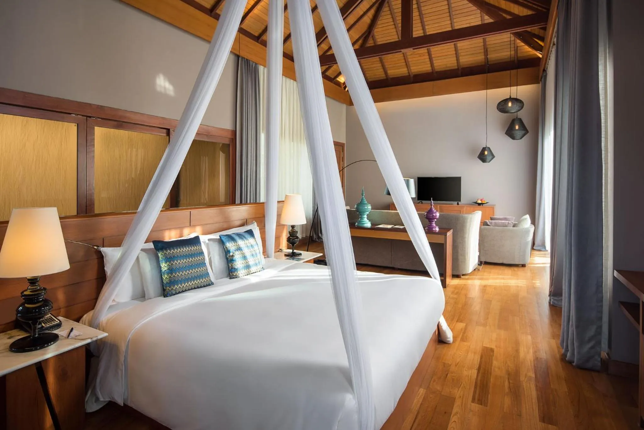 Bed in Novotel Inle Lake Myat Min