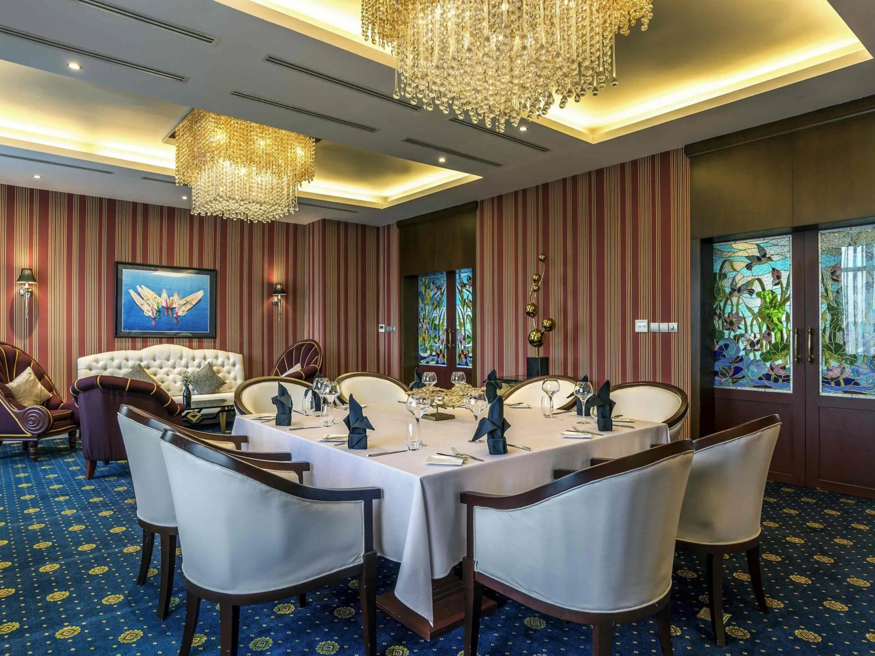 Restaurant/places to eat in Novotel Yangon Max