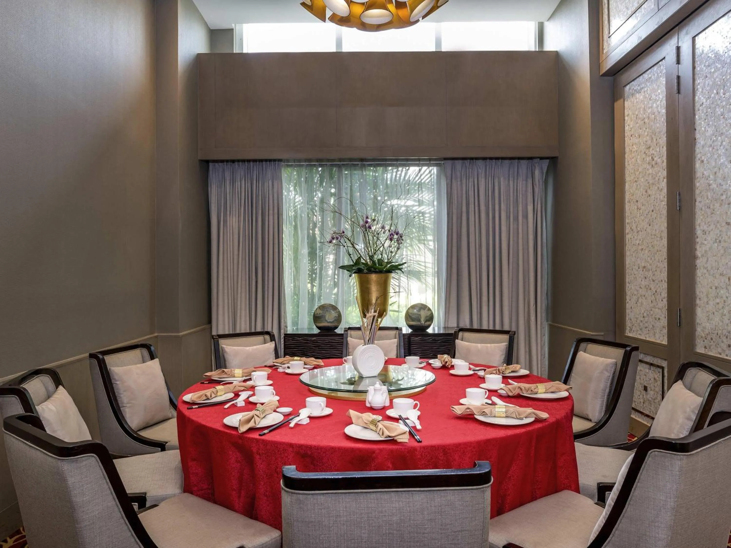 Restaurant/places to eat in Novotel Yangon Max