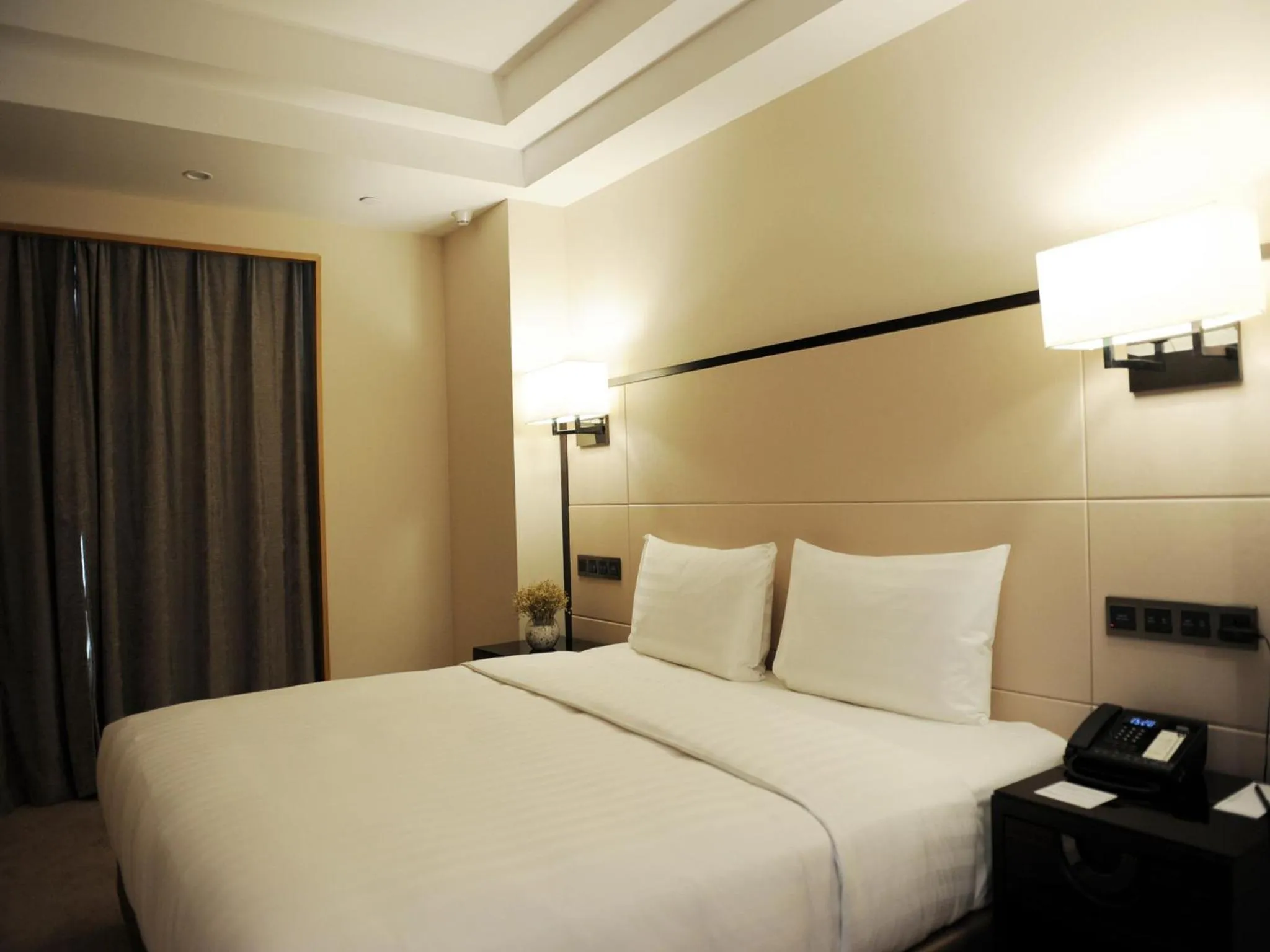 Photo of the whole room in Pullman Qingdao Ziyue