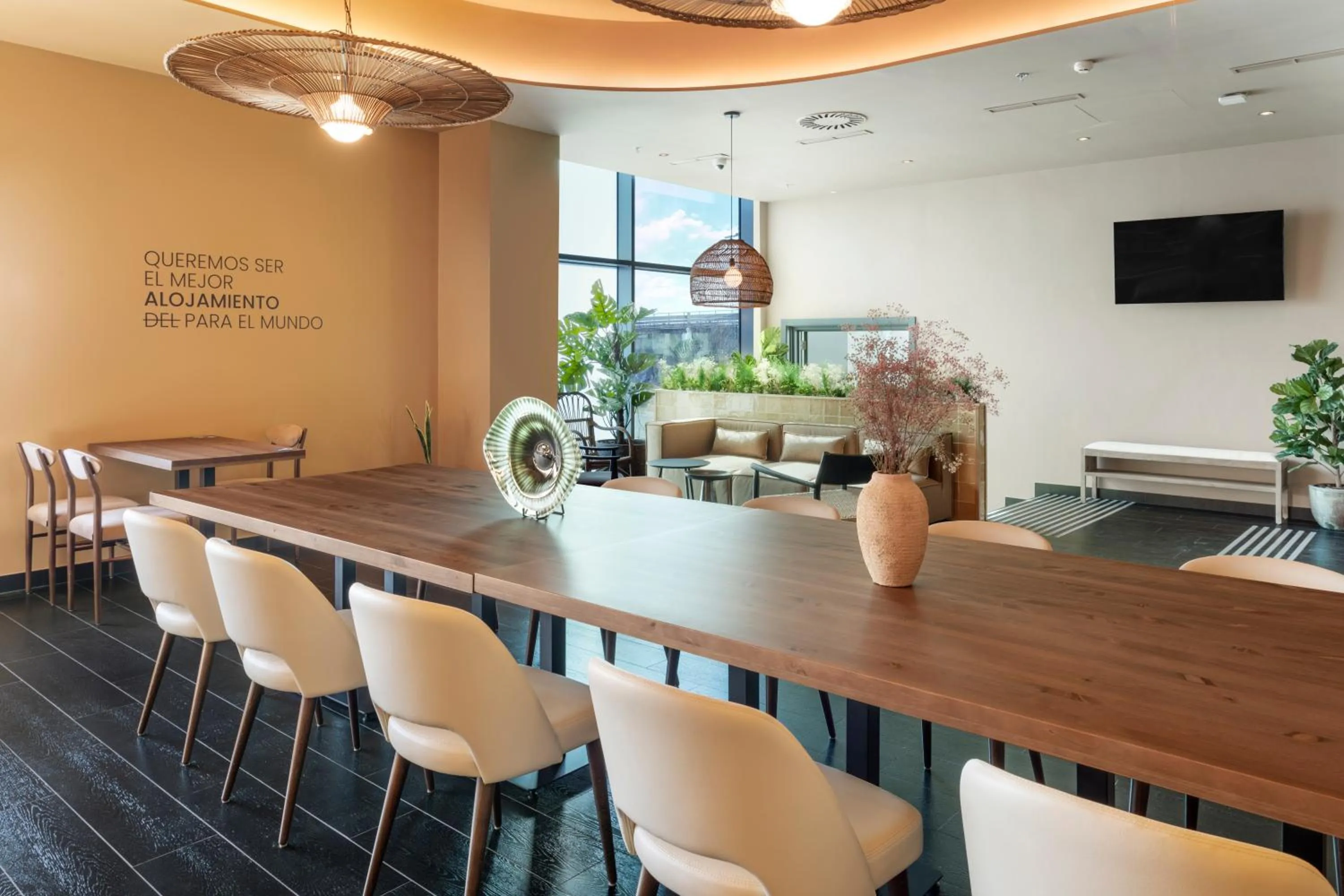 Communal lounge/ TV room in B&B HOTEL Écija