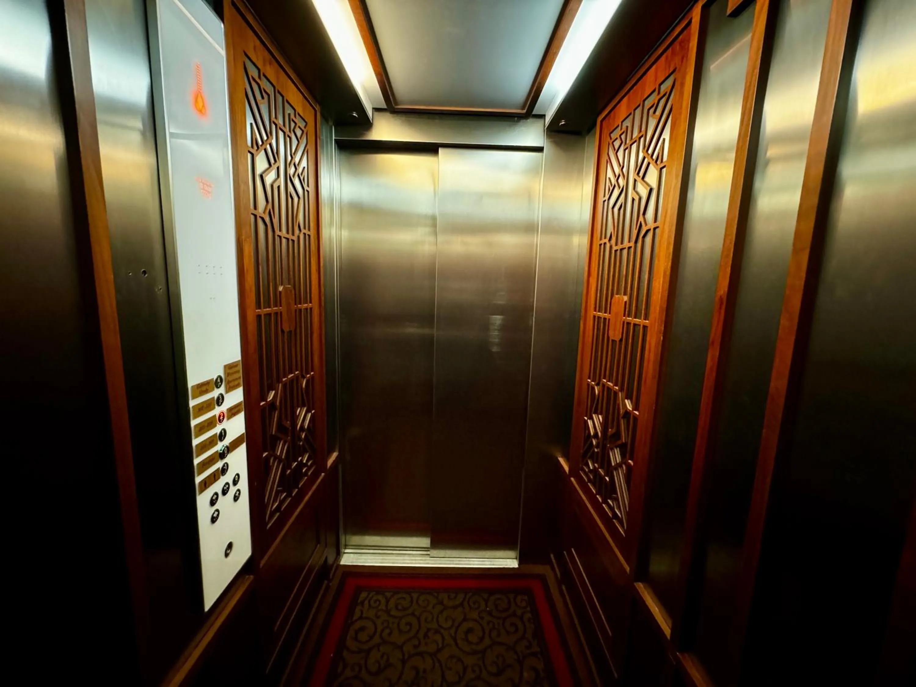 elevator in DK Dyplomat