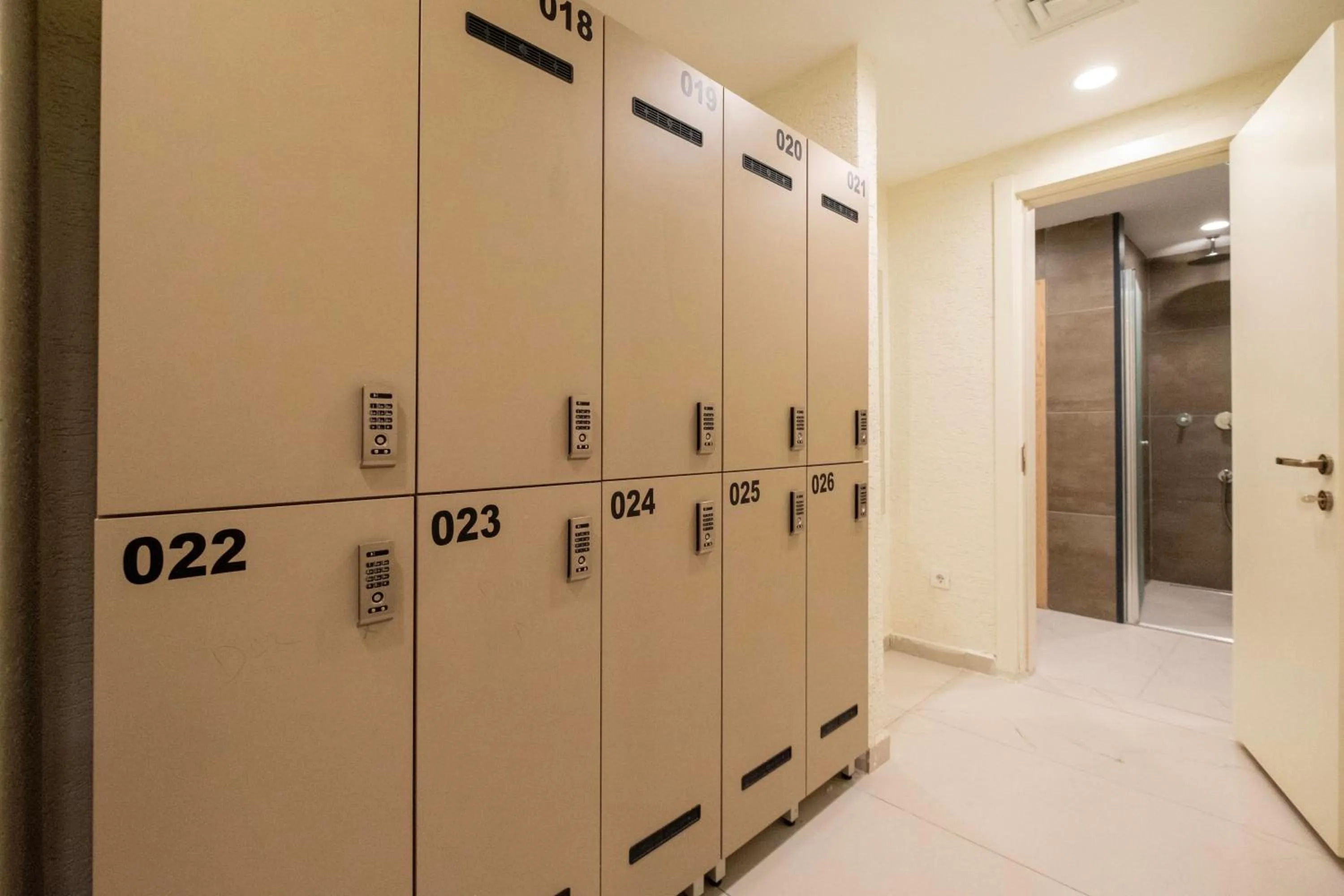 locker in New Inn Hotel Old Town