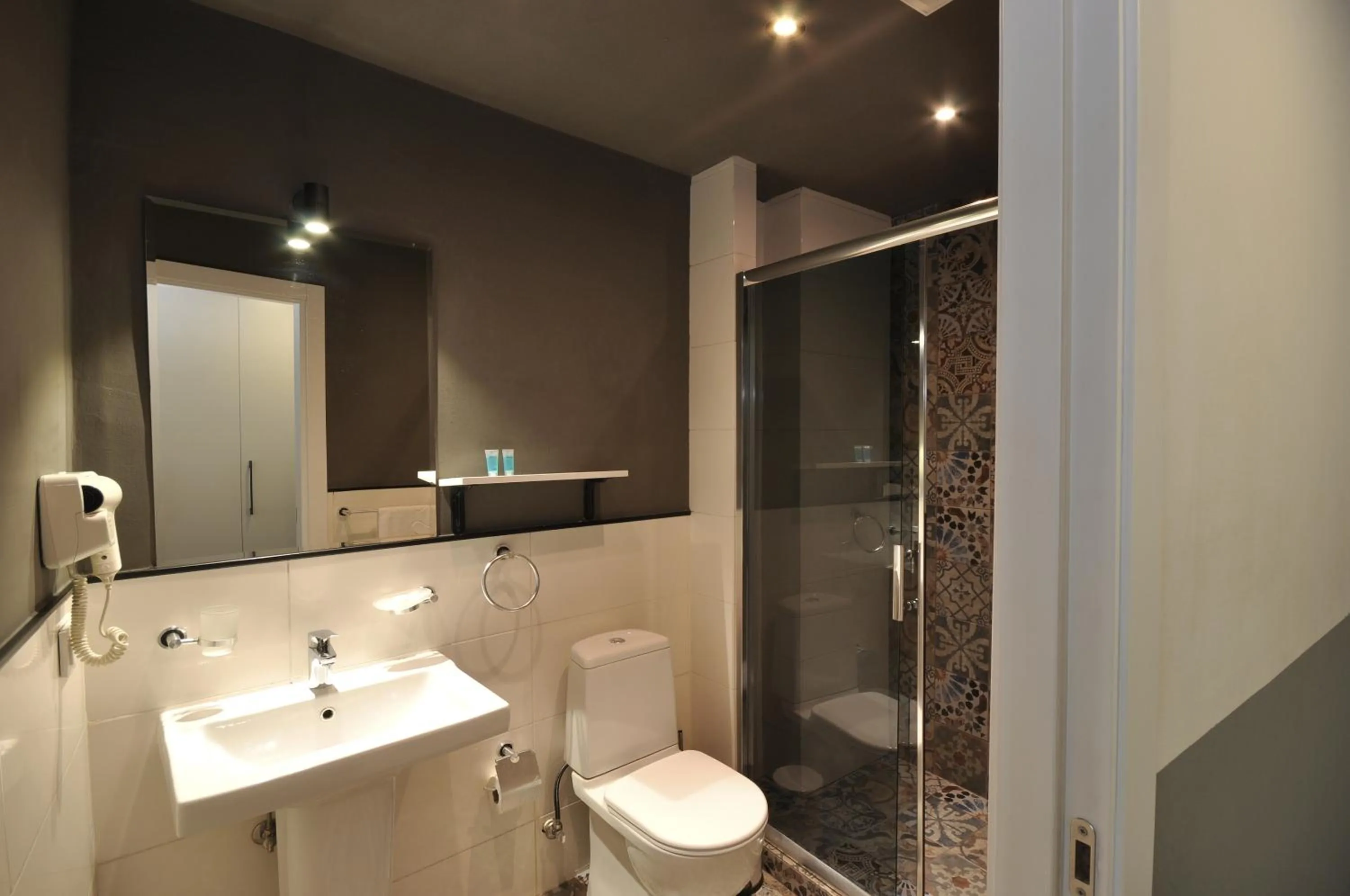 Shower in Meidan Inn