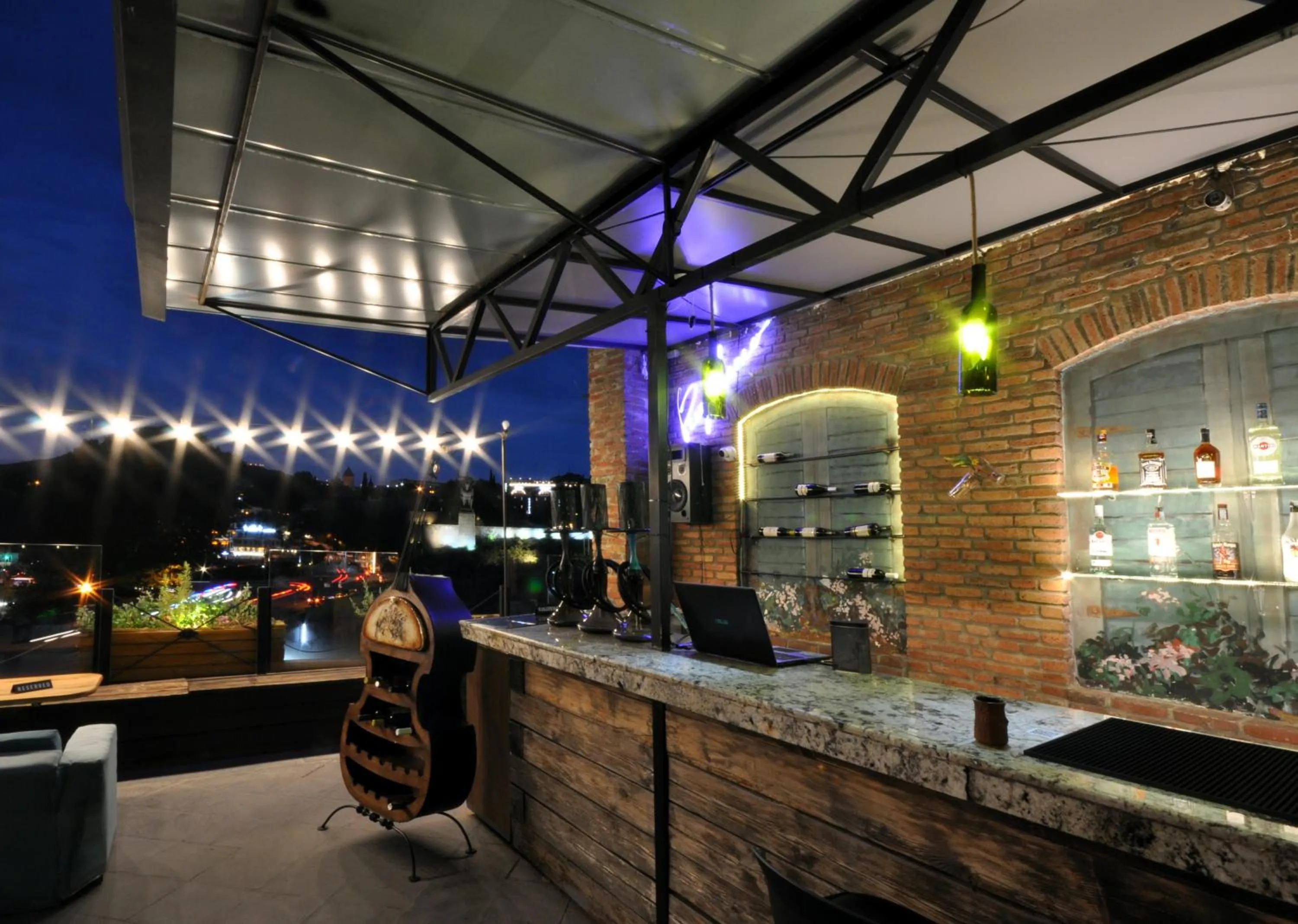 Restaurant/places to eat in Meidan Inn