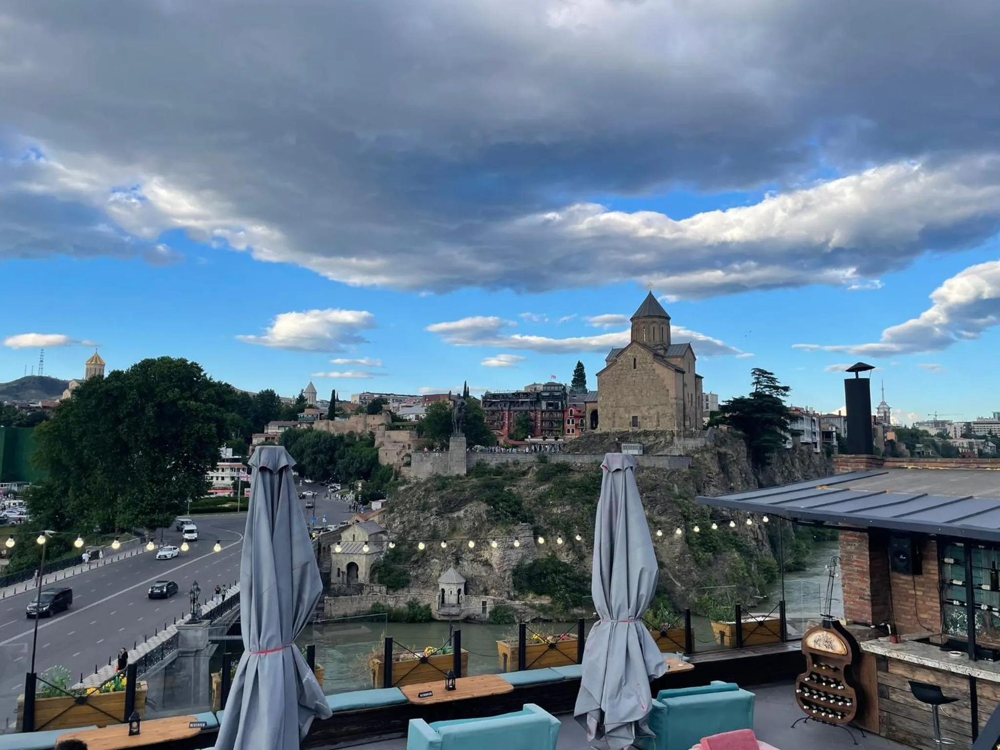 Restaurant/places to eat in Meidan Inn