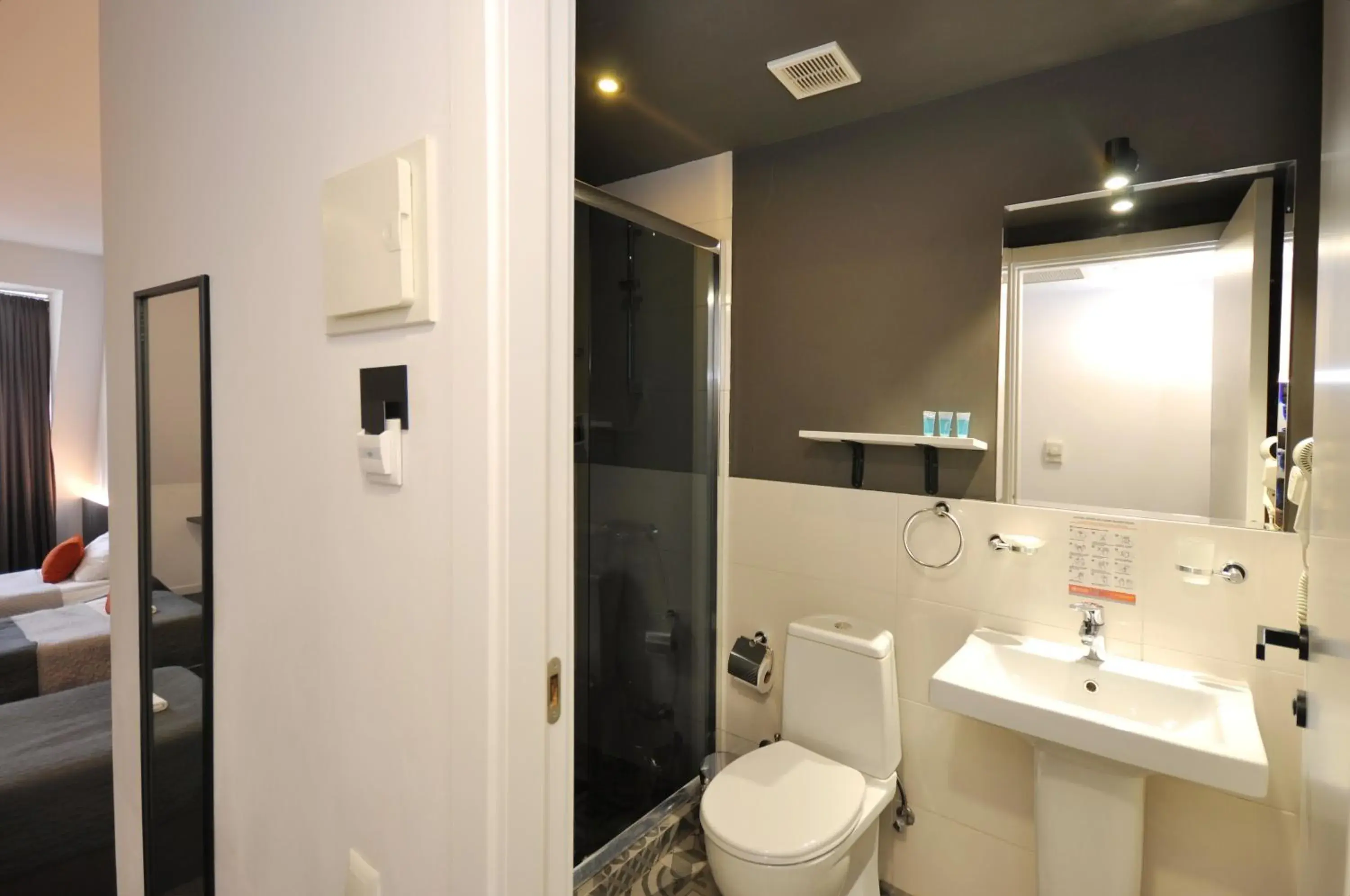 Triple Room with City View in Meidan Inn Triple Room with City View in Meidan Inn