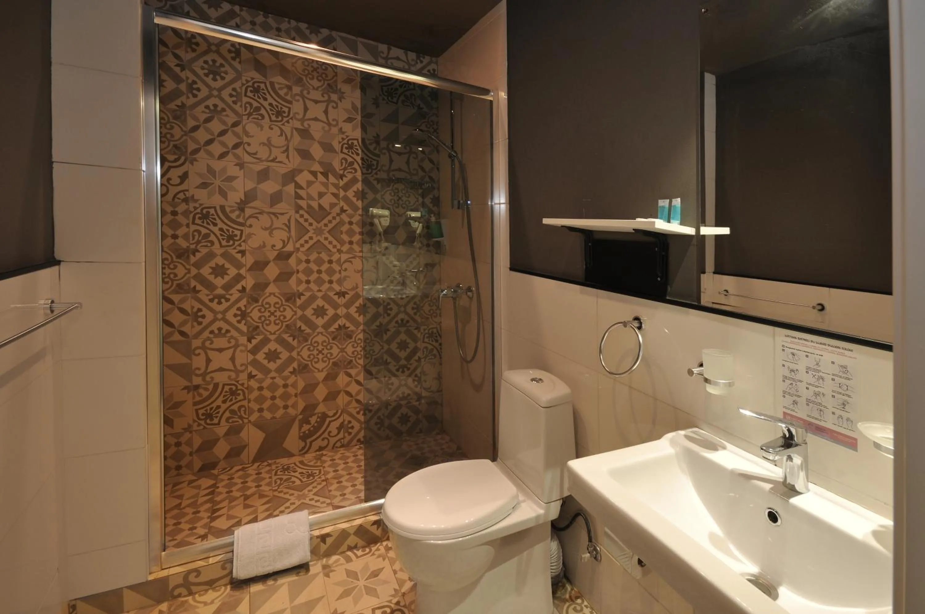 Shower in Meidan Inn