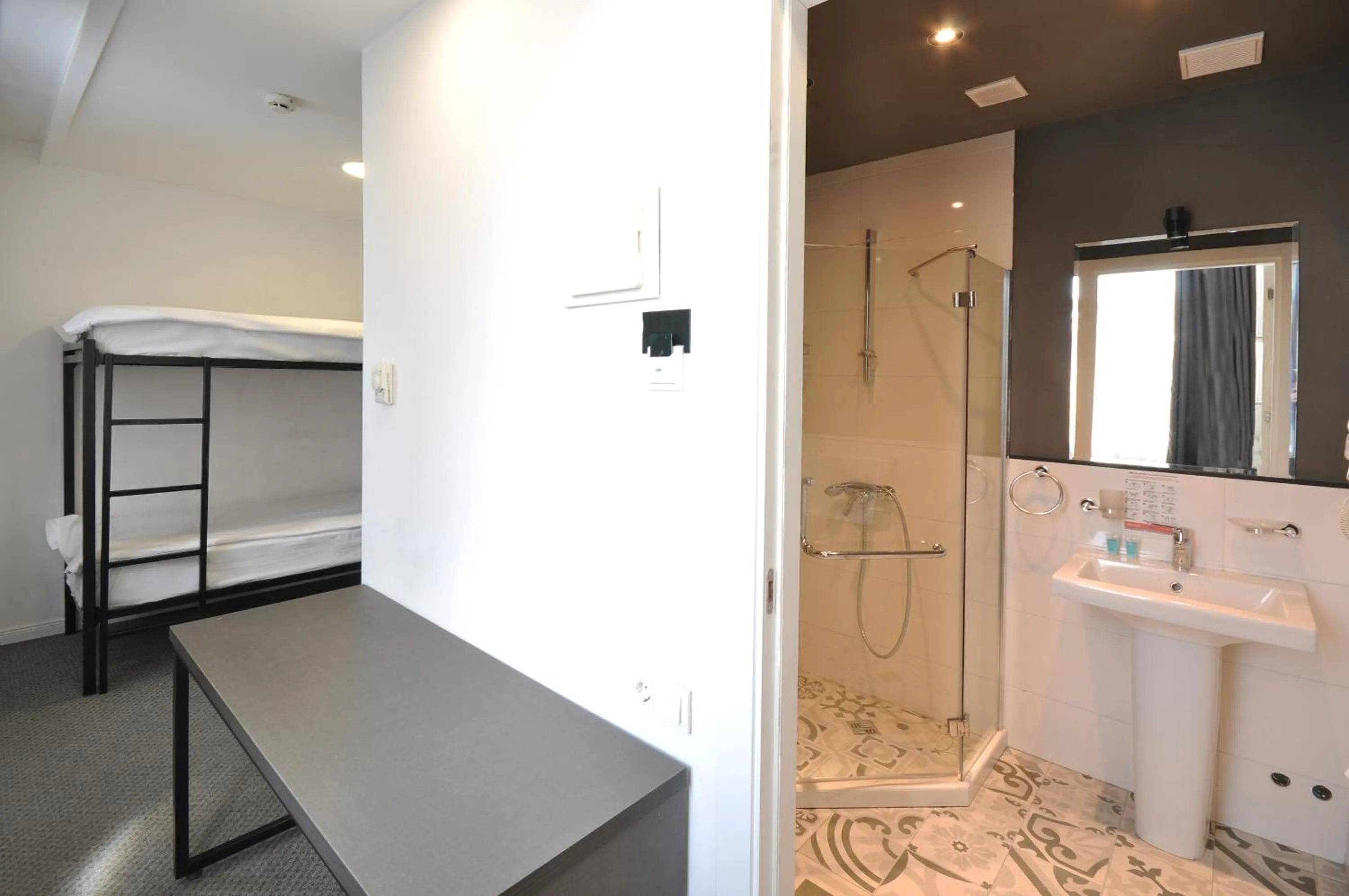 Shower in Meidan Inn