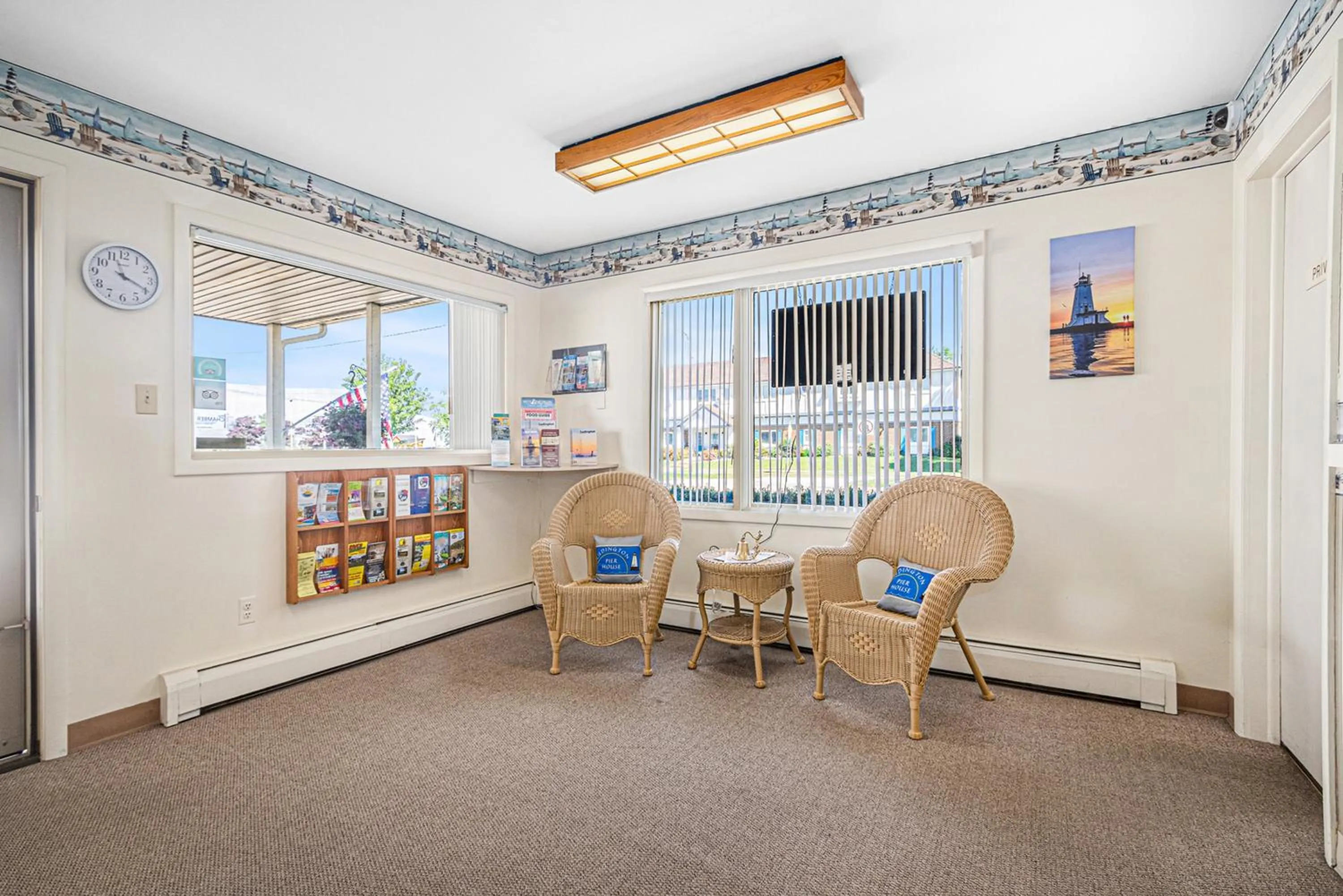 Lobby or reception in Ludington Pier House