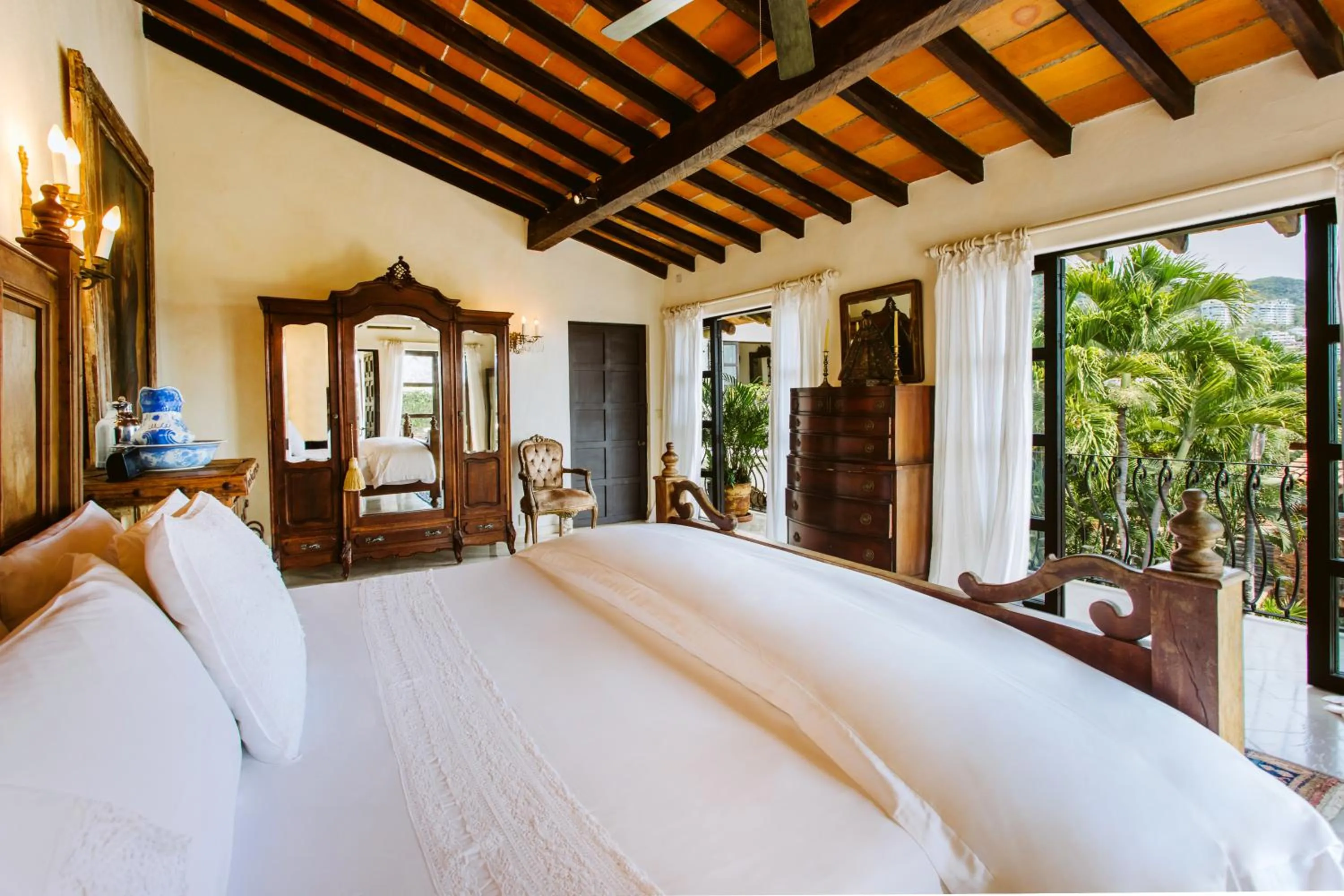 Photo of the whole room, Bed in Hacienda San Angel