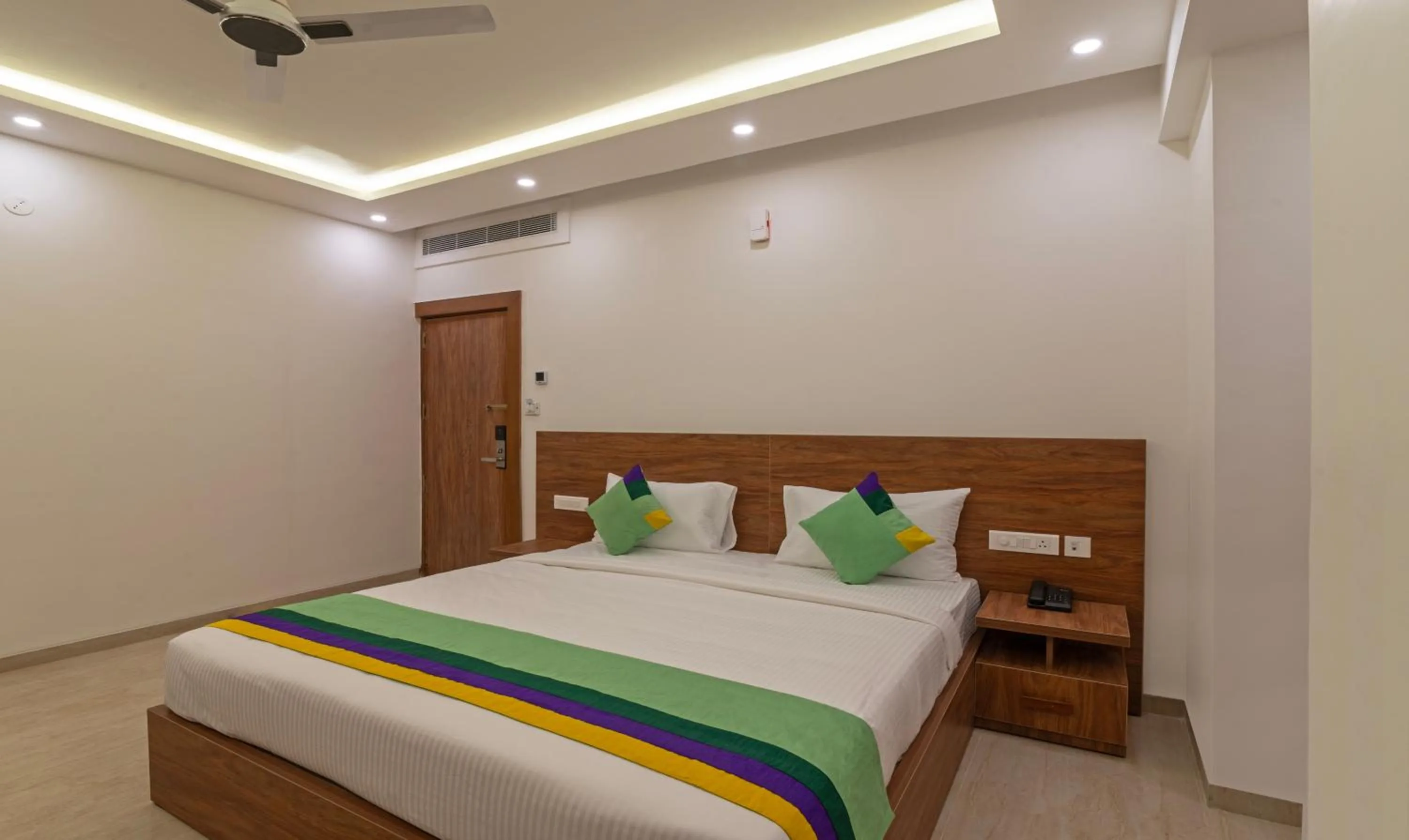 Bedroom, Bed in Treebo Global Stay, Jayanagar