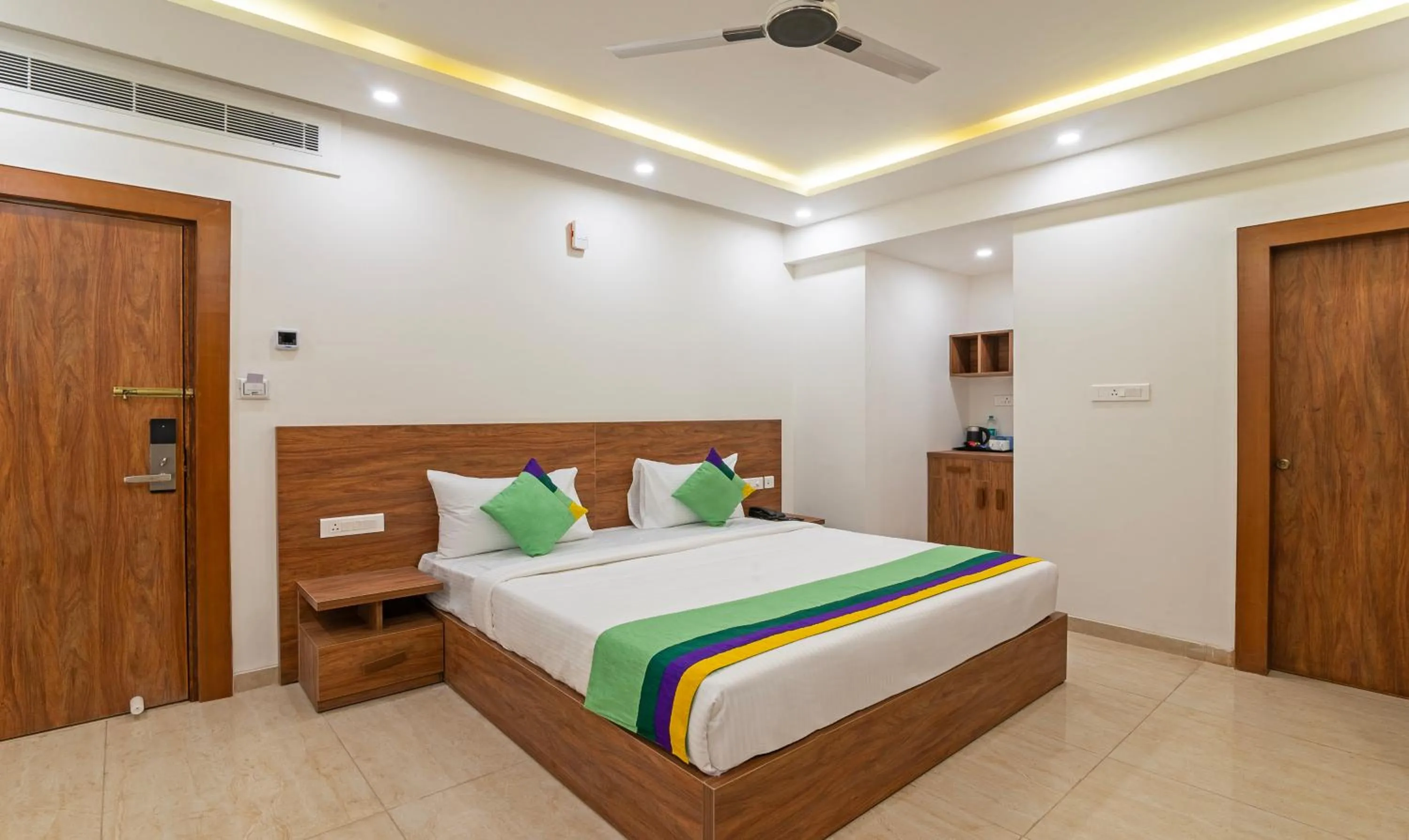 Bedroom, Bed in Treebo Global Stay, Jayanagar