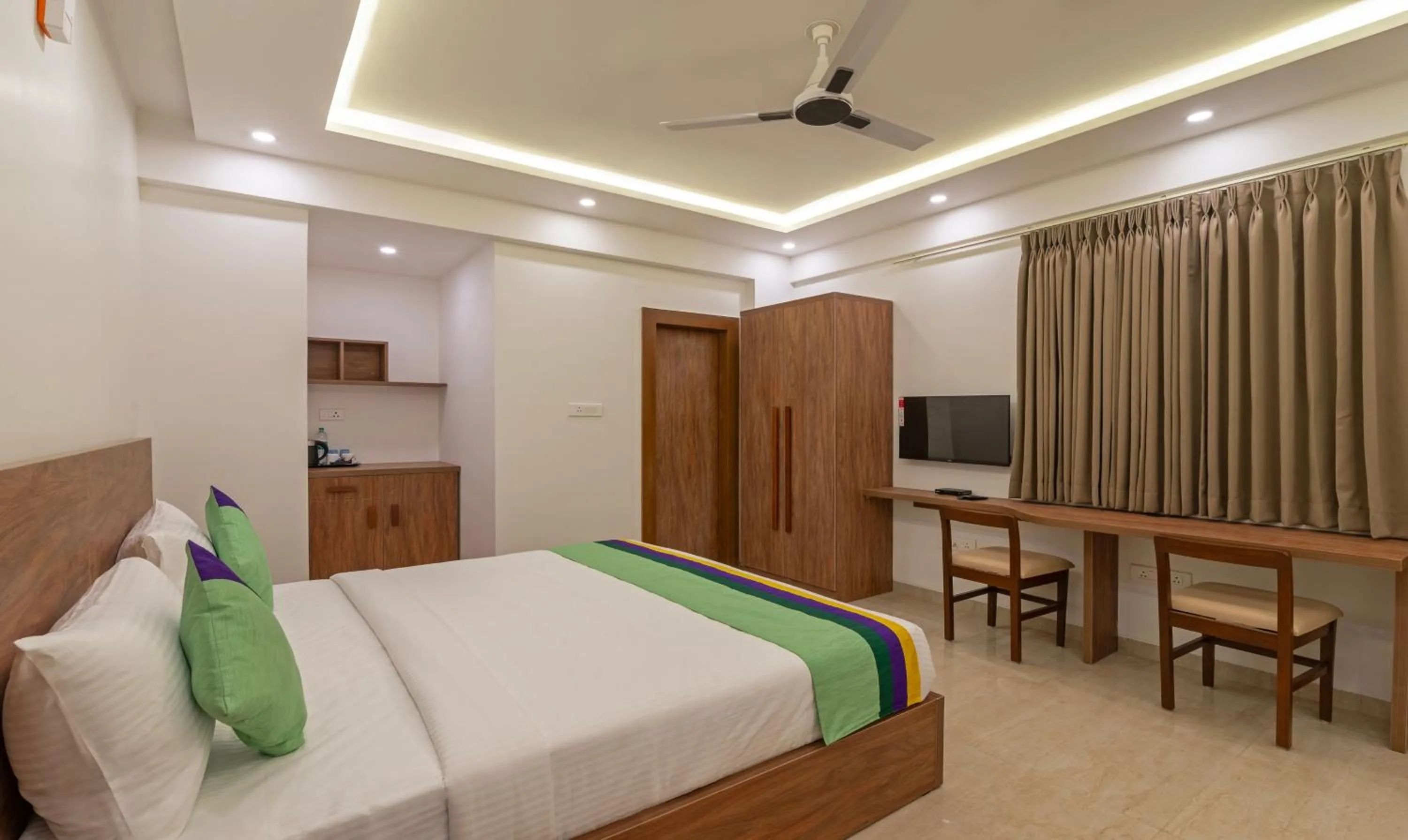 Bedroom, Bed in Treebo Global Stay, Jayanagar