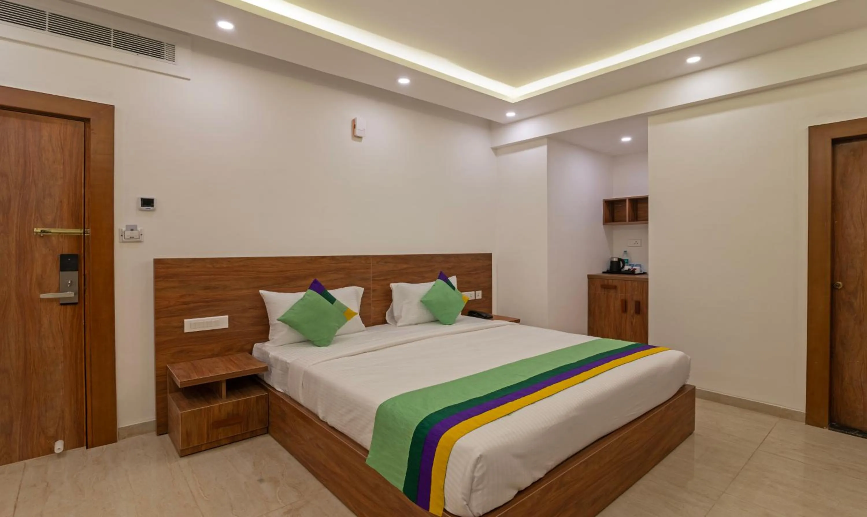 Bedroom, Bed in Treebo Global Stay, Jayanagar