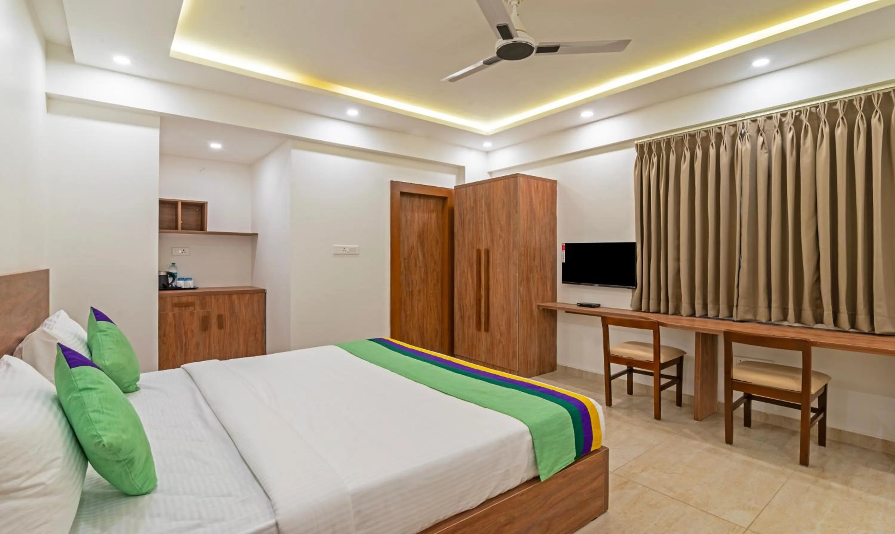 Bedroom, Bed in Treebo Global Stay, Jayanagar