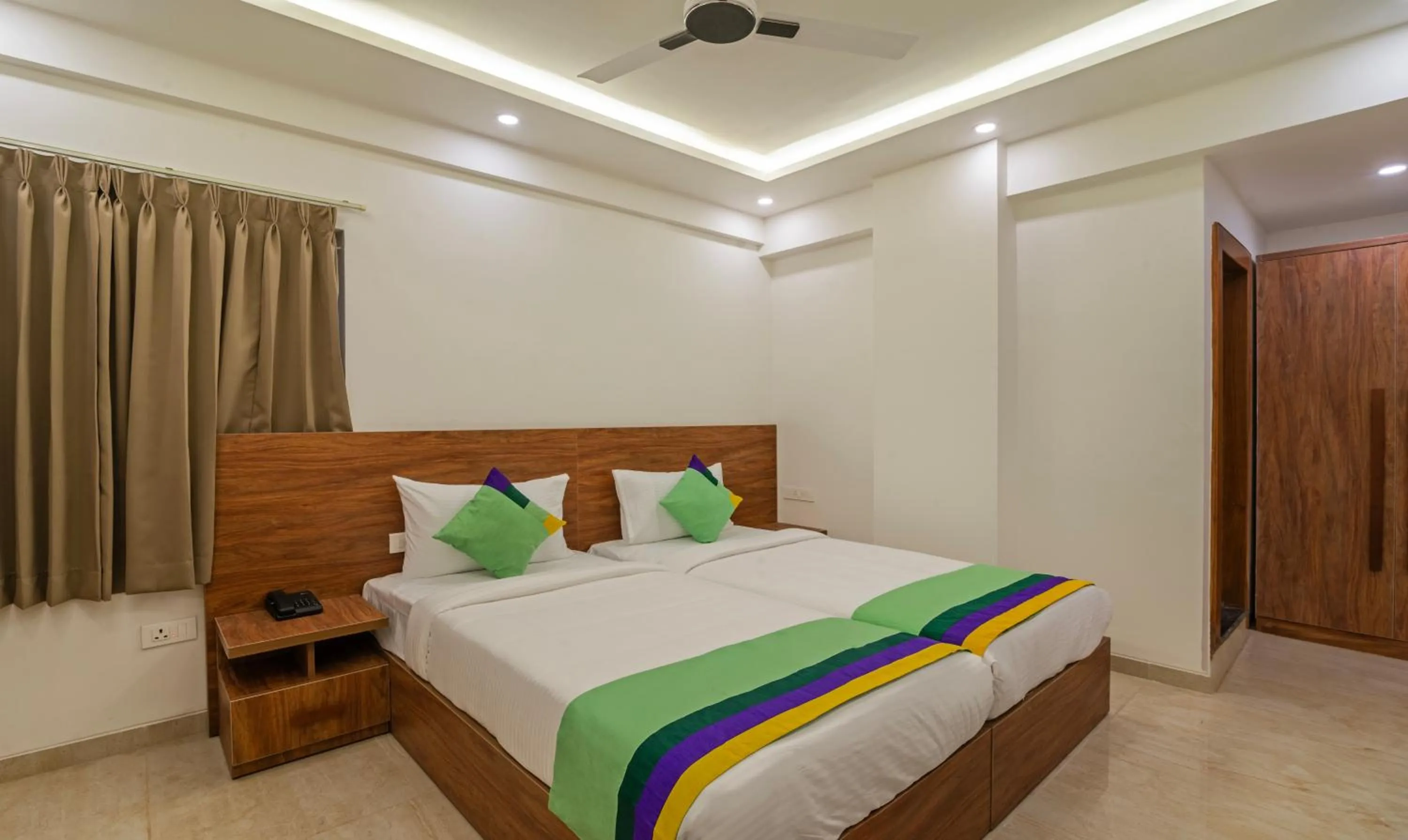 Bedroom, Bed in Treebo Global Stay, Jayanagar