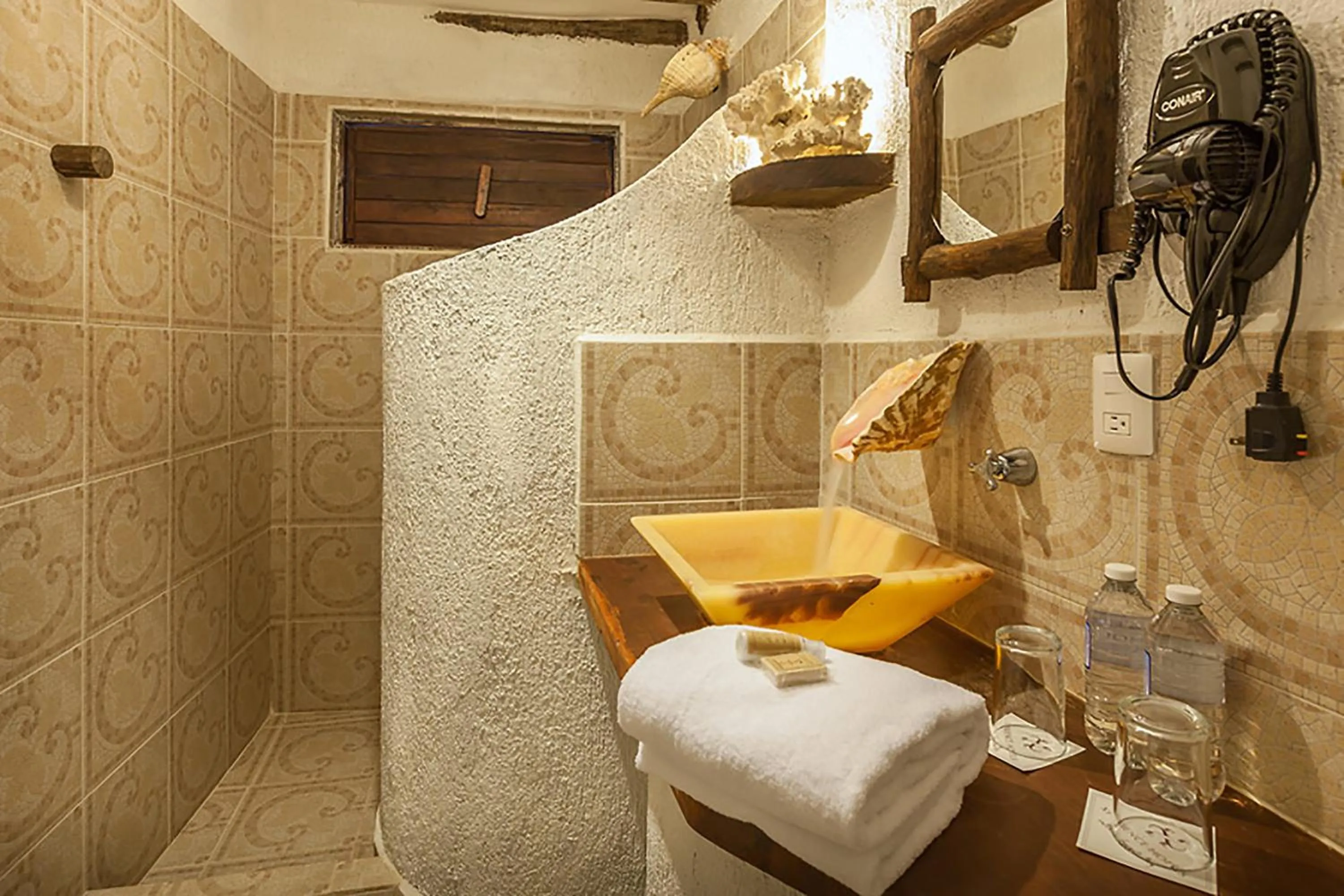 Shower in Beachfront Hotel La Palapa - Adults Only