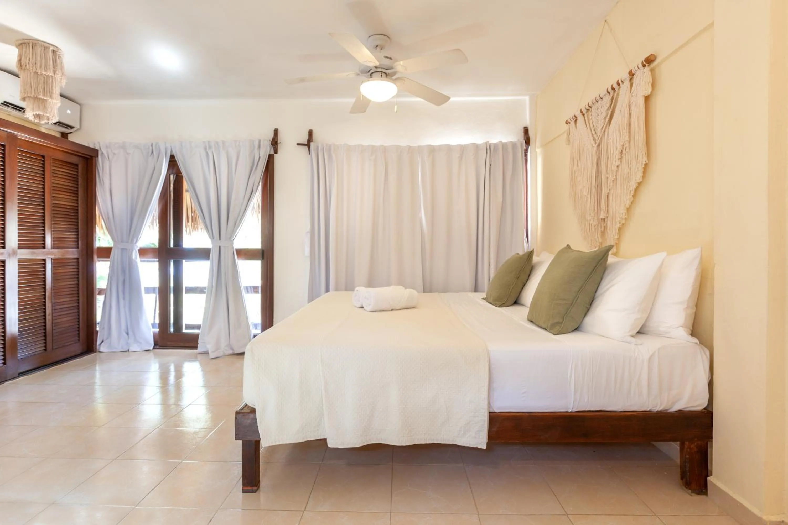 Photo of the whole room, Bed in Beachfront Hotel La Palapa - Adults Only