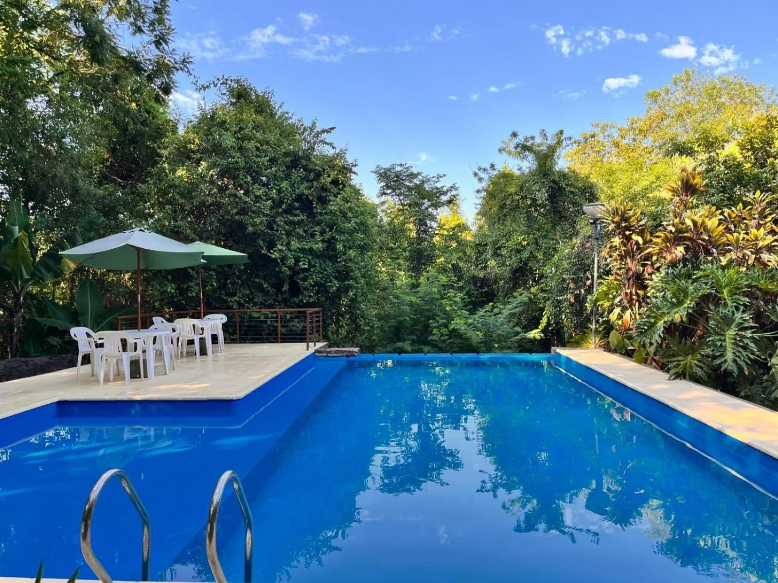 Swimming pool in Raices Amambai Lodges