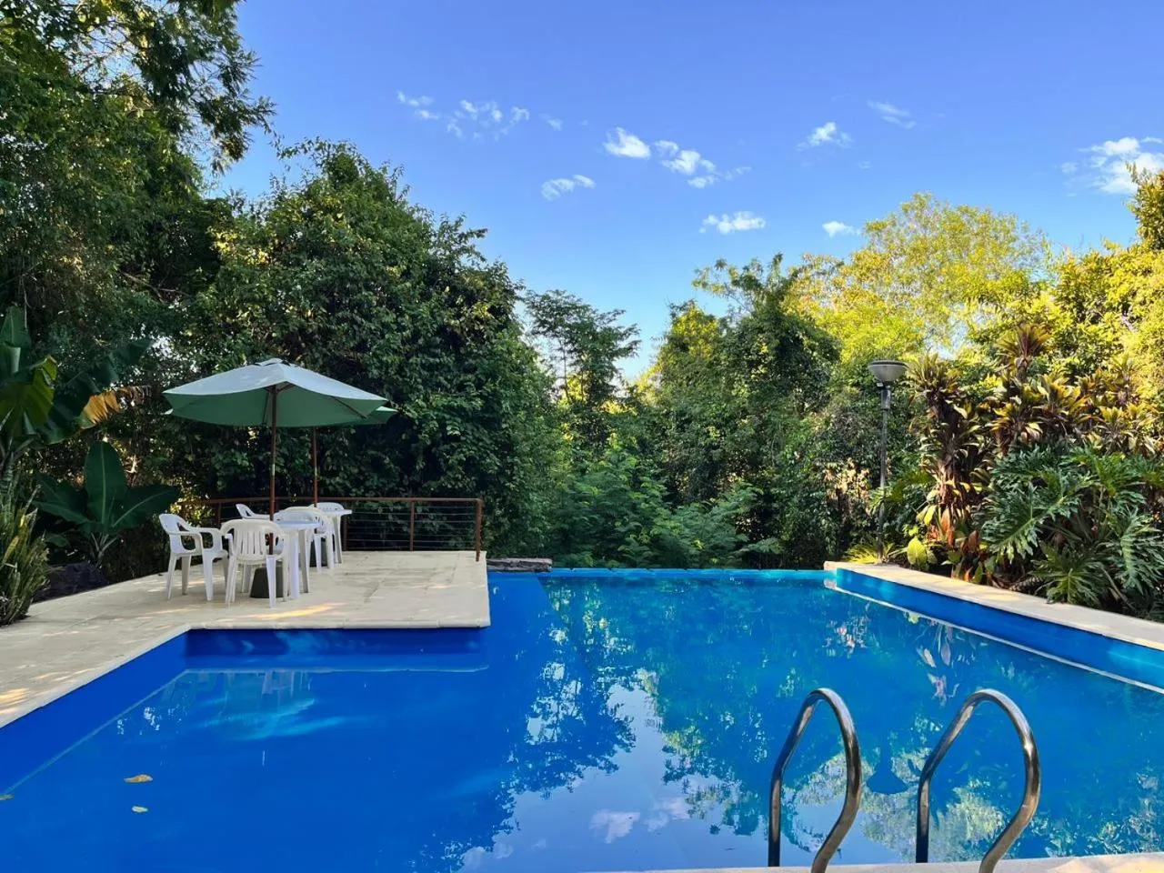 Swimming pool in Raices Amambai Lodges