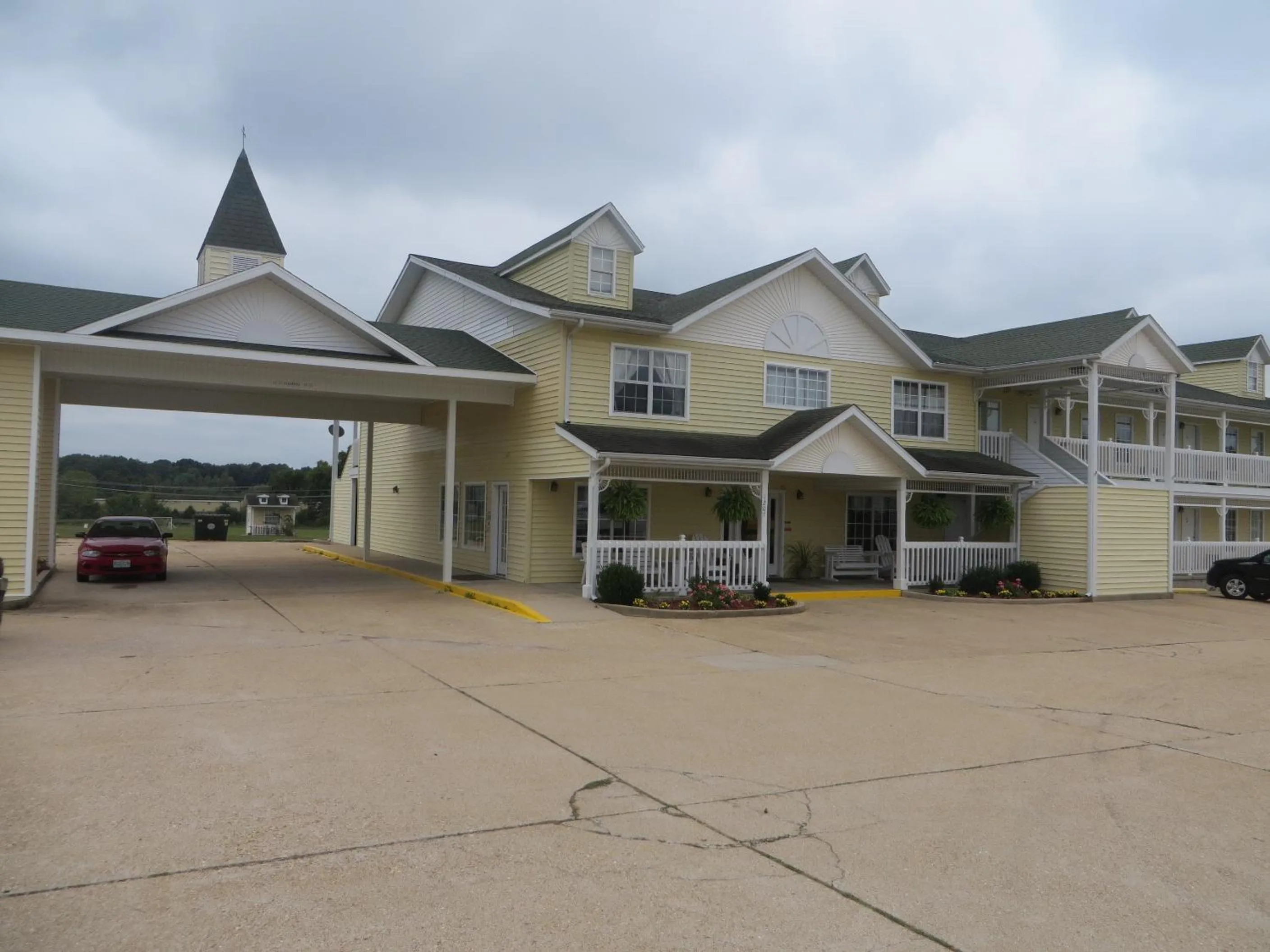 Property building in Honeysuckle Inn
