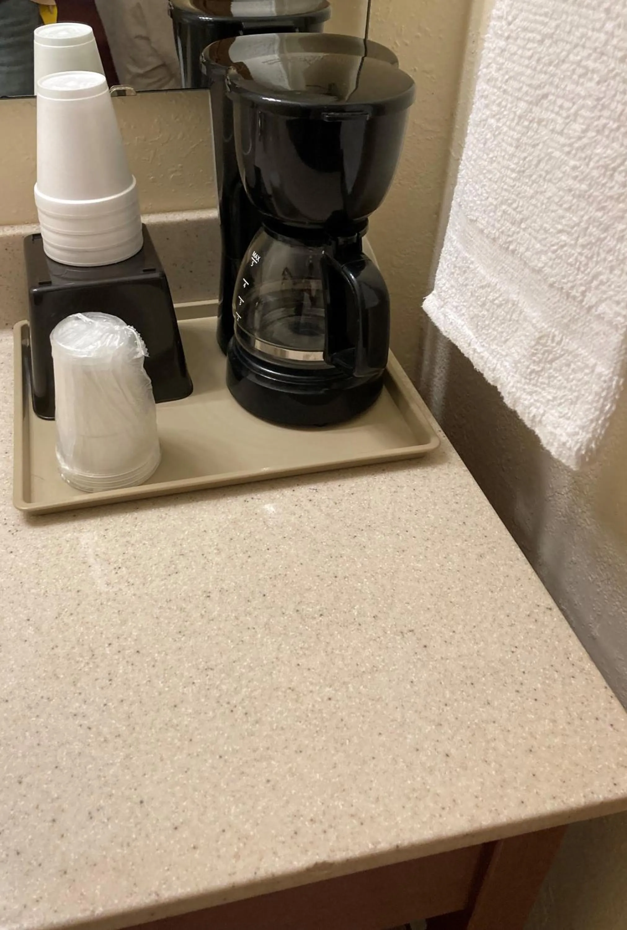 Coffee/tea facilities in Honeysuckle Inn