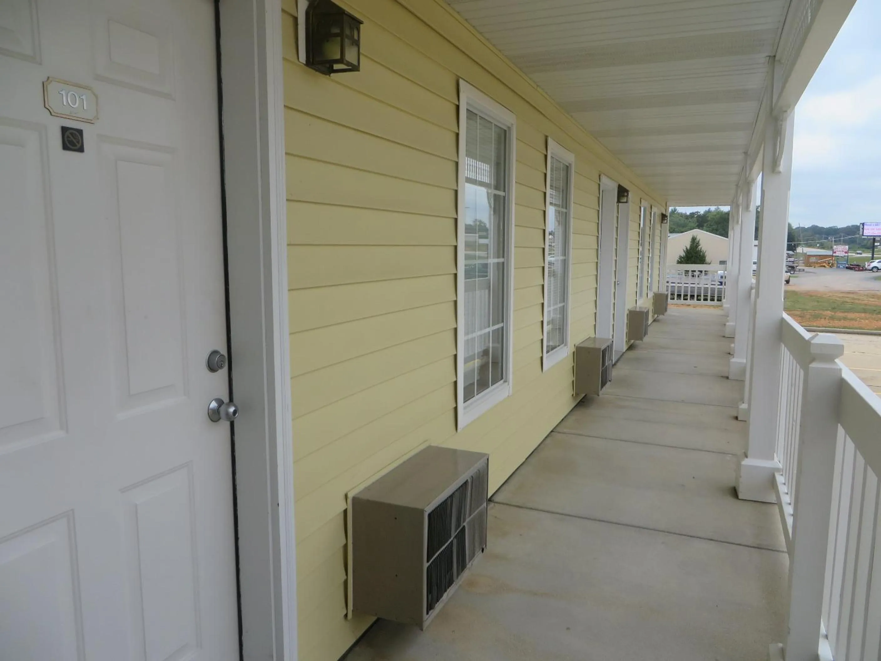 Property building in Honeysuckle Inn