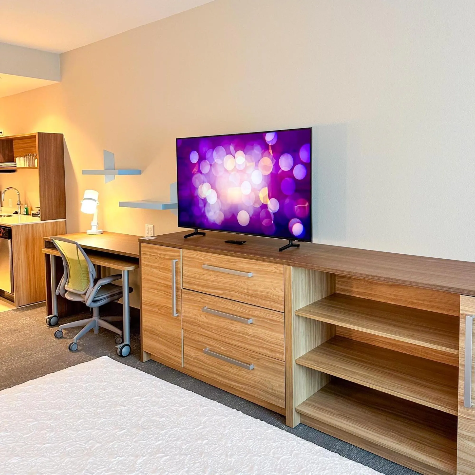 TV and multimedia in Home2 Suites by Hilton Fort Walton Beach Eglin AirForce Base