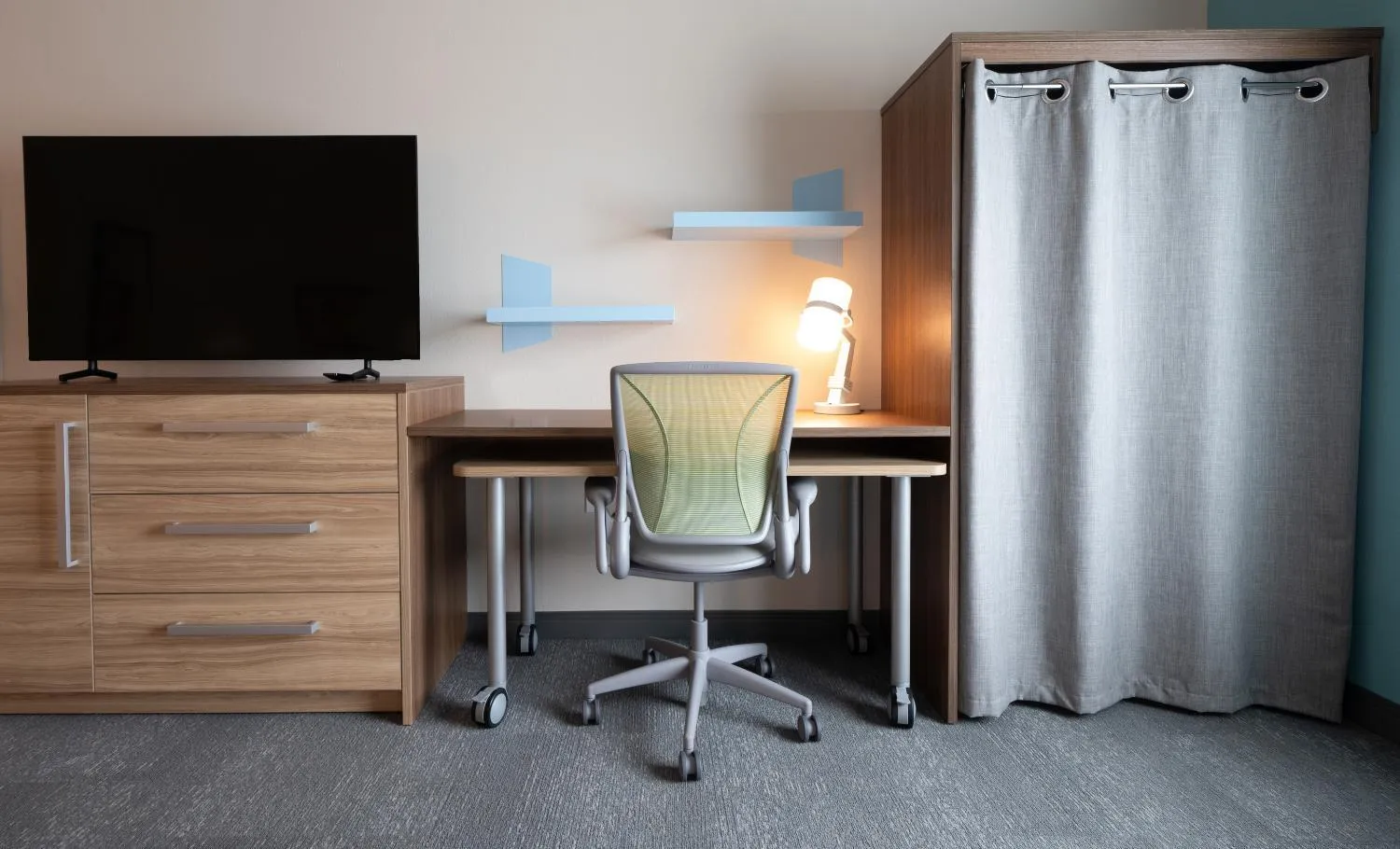 TV and multimedia in Home2 Suites by Hilton Fort Walton Beach Eglin AirForce Base