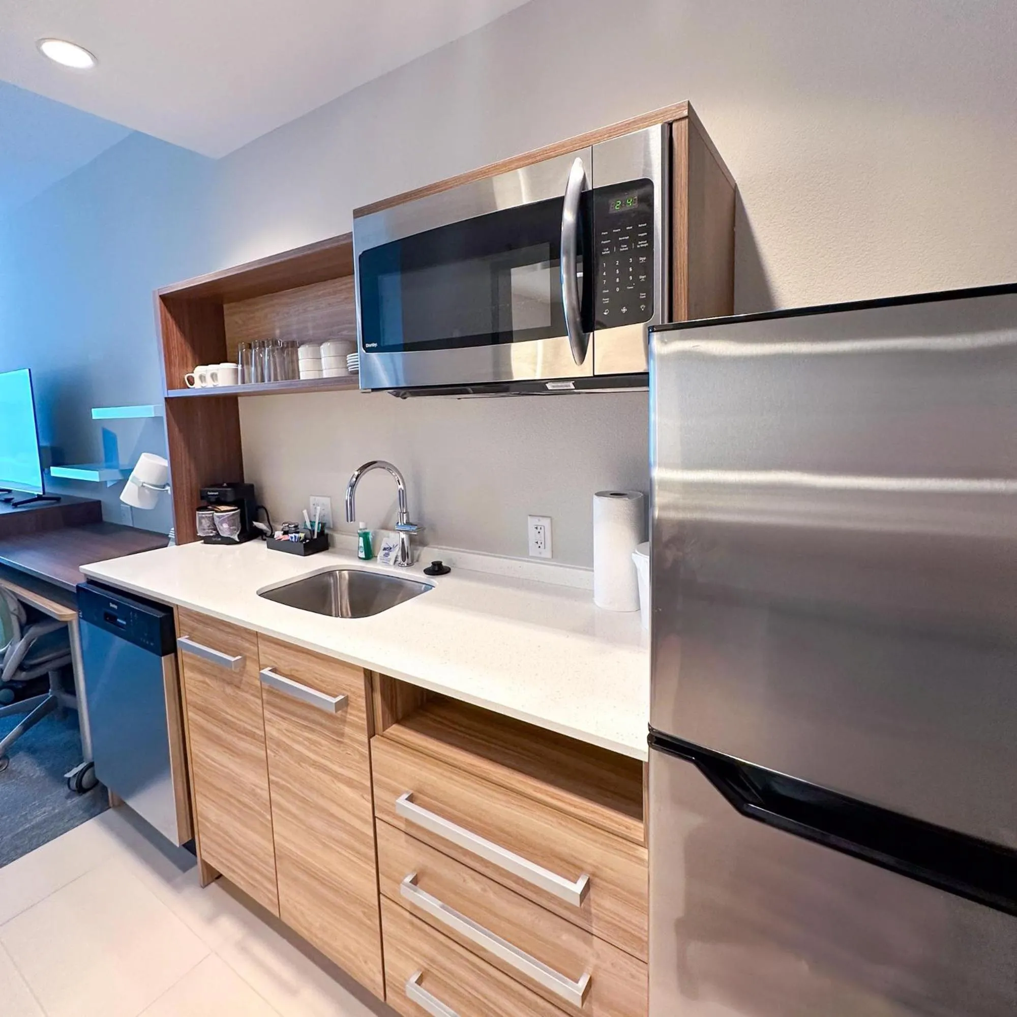 Kitchen or kitchenette in Home2 Suites by Hilton Fort Walton Beach Eglin AirForce Base