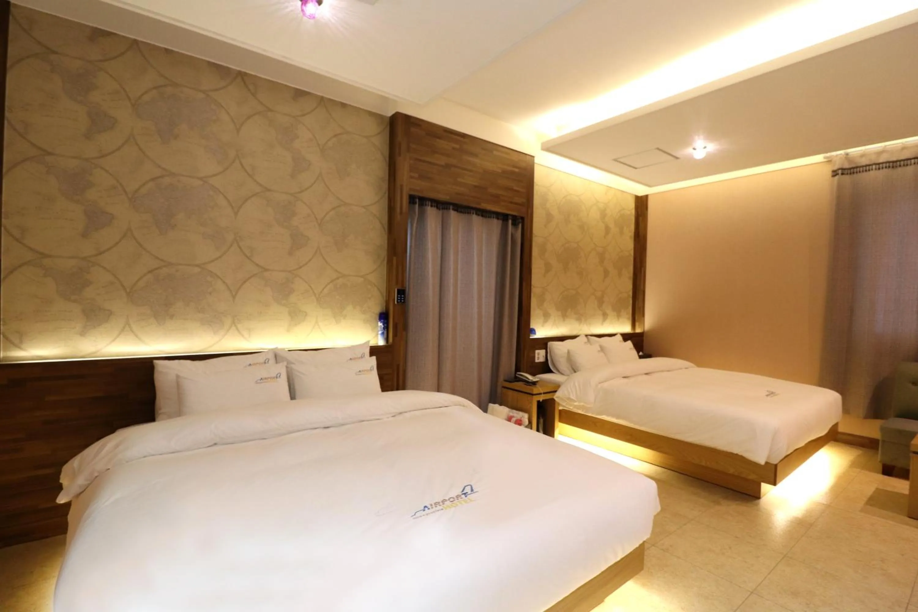 Bedroom, Bed in Hotel Airport