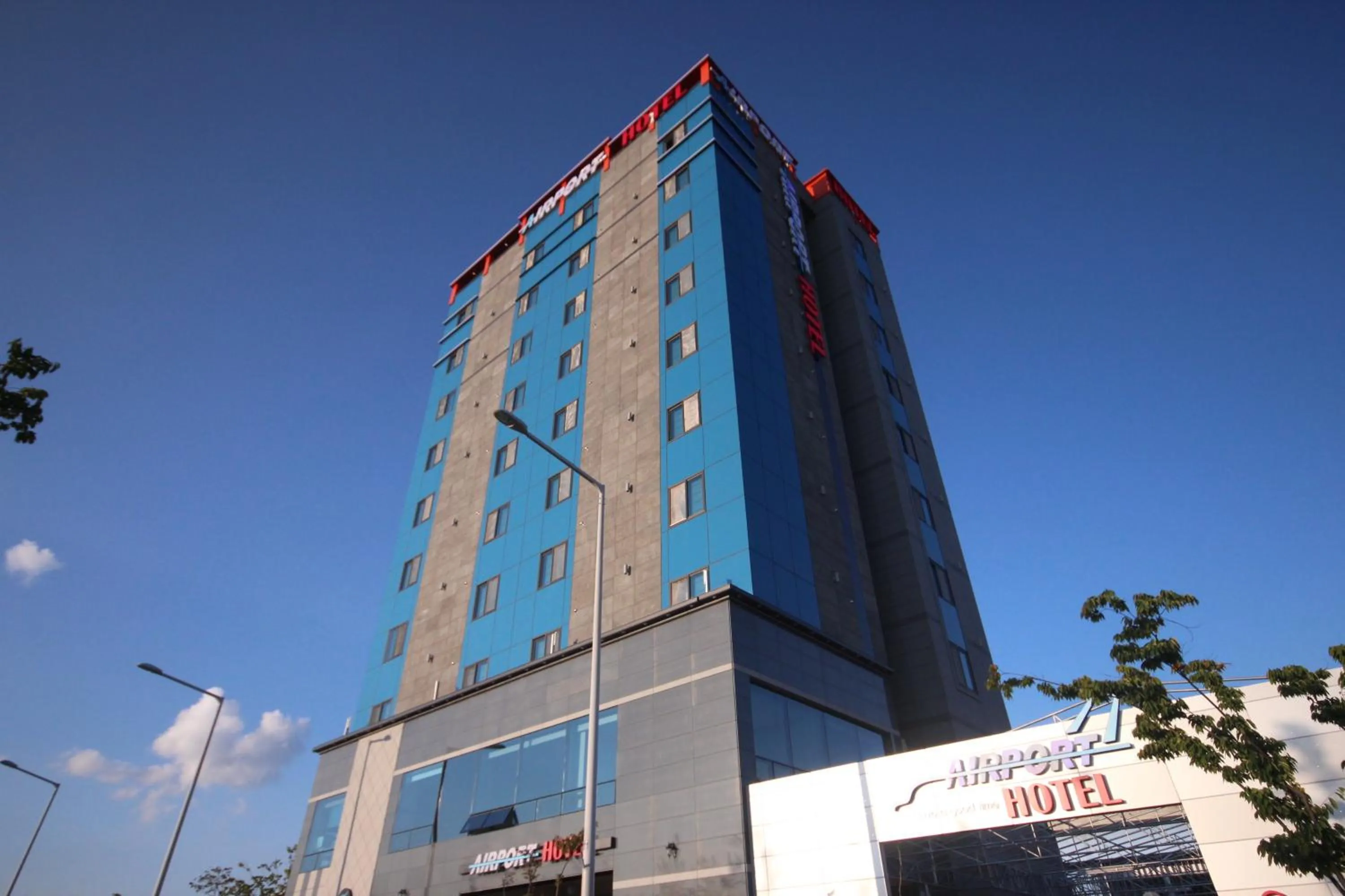 Facade/entrance in Hotel Airport