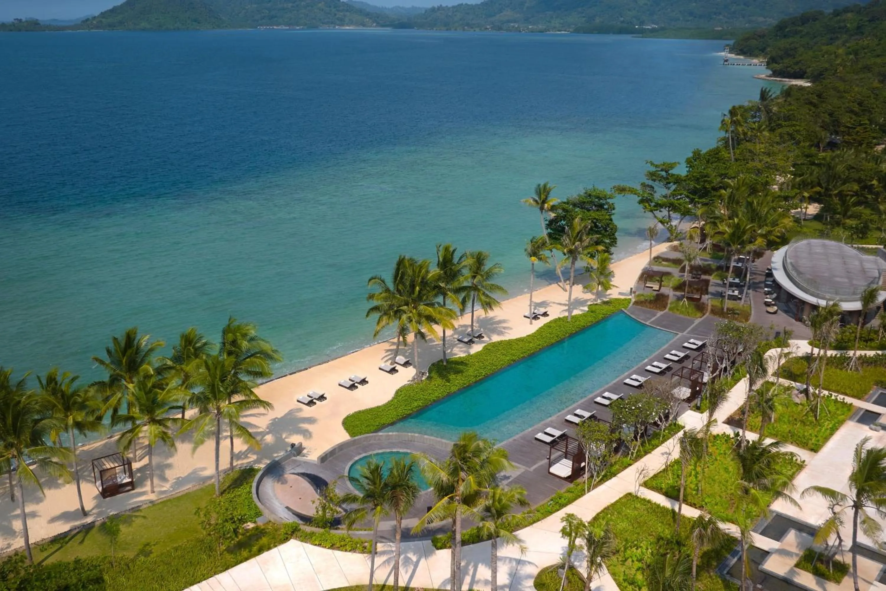 Swimming pool in Lampung Marriott Resort & Spa